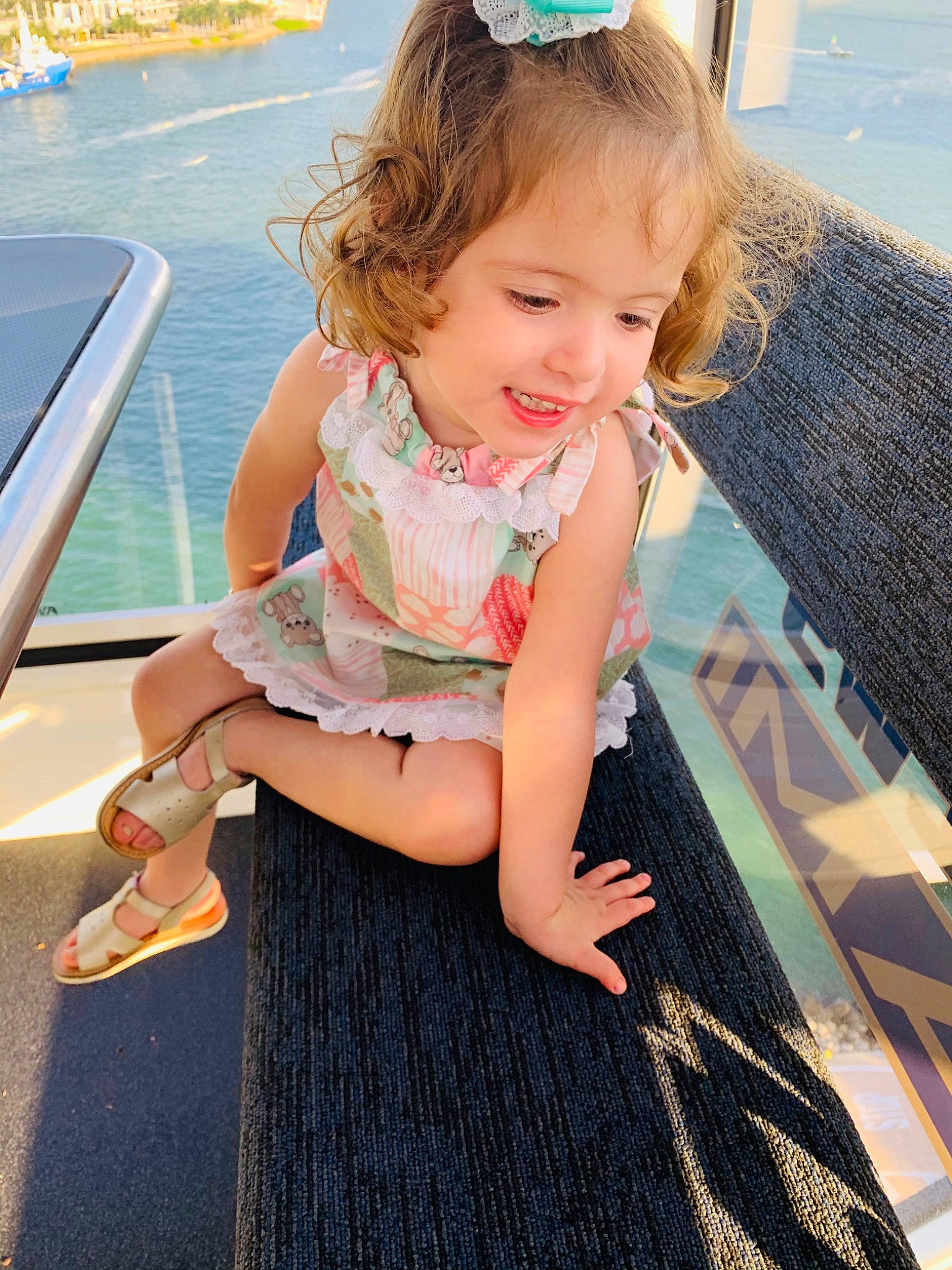 Beatriz is registered to the contest to win money with this photo: baby_toddler_clothing, boat, child, finger, foot, fun, hairstyle, happy, human_leg, lake, leg, leisure, person, sandal, skin, smile, snapshot, summer, thigh, toddler