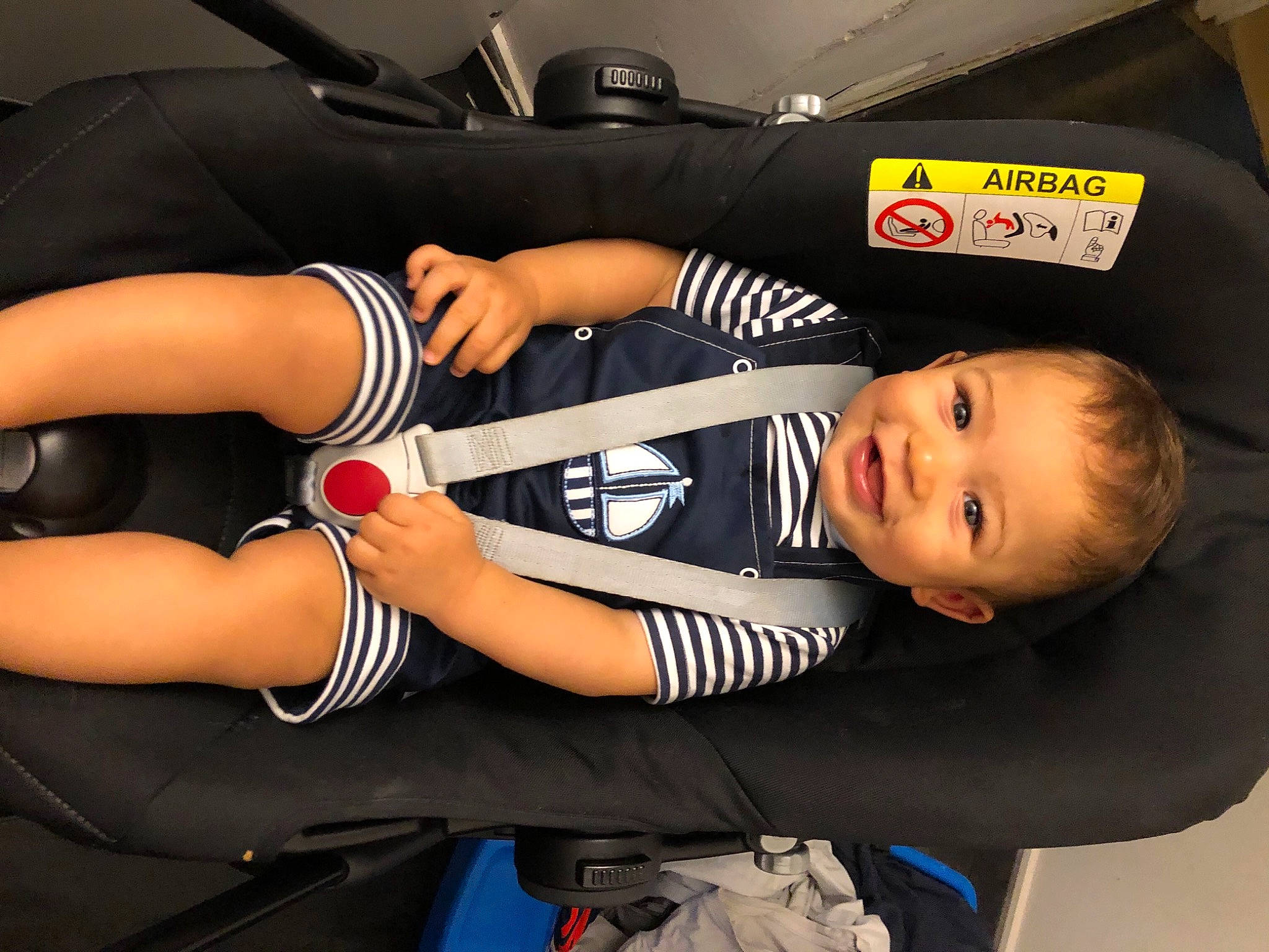 Wayne participe au concours pour gagner de l'argent avec cette photo : arm, auto_part, automotive_design, automotive_exterior, baby_toddler_clothing, comfort, elbow, gesture, human_leg, joint, joy, knee, person, product, sleeve, smile, sportswear, thigh, thumb, toddler