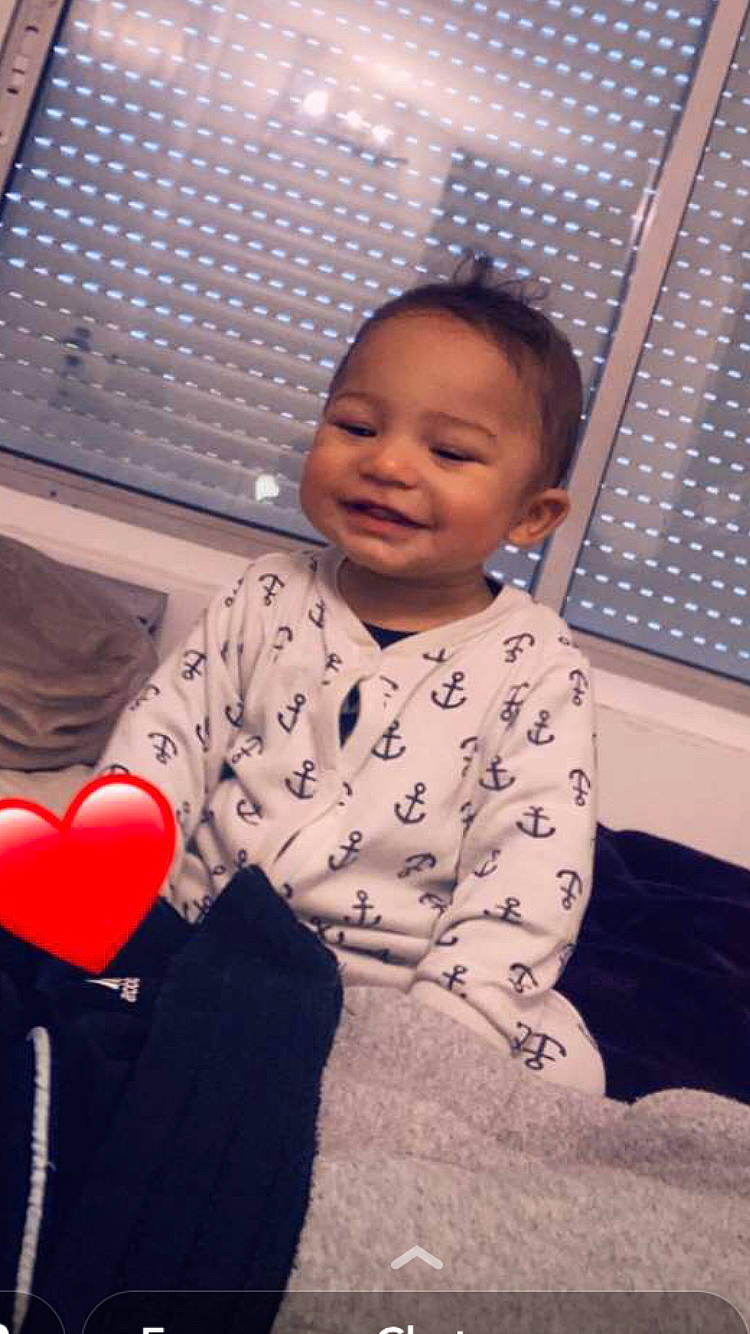 Wayne a rejoint le concours — aidez-le/la à gagner de superbes lots ! baby, baby_toddler_clothing, cheek, child, comfort, facial_expression, hairstyle, happy, head, human_body, joy, mammal, mouth, nose, organ, person, skin, sleeve, smile, standing