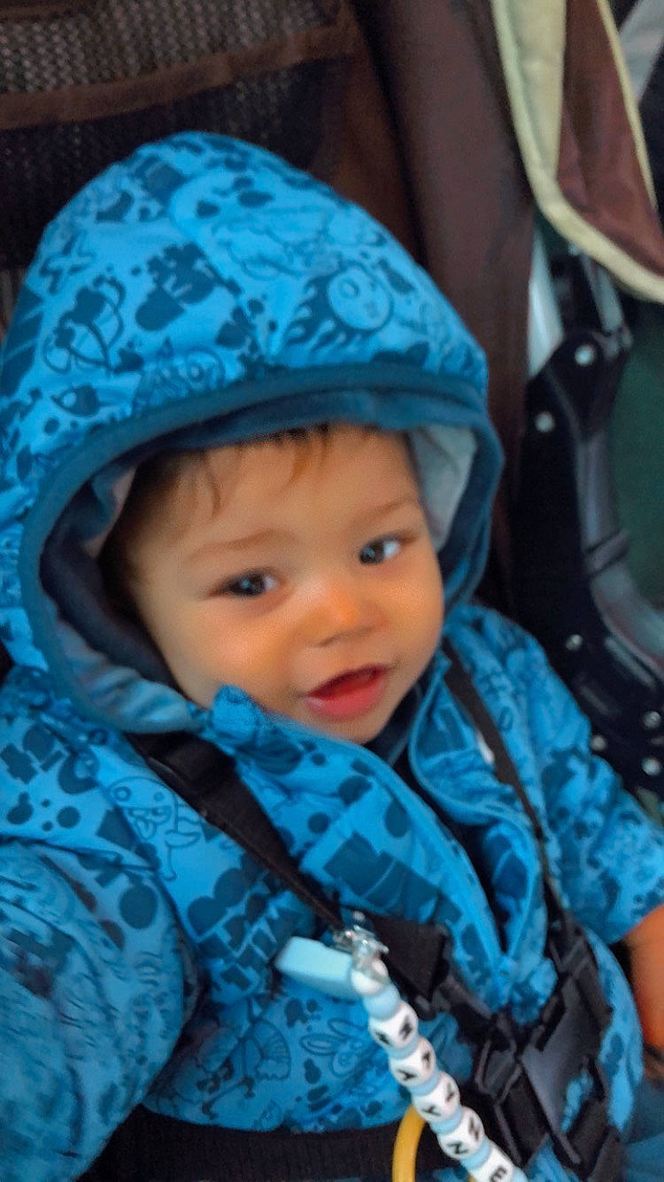 Wayne a rejoint le concours — aidez-le/la à gagner de superbes lots ! azure, baby, baby_toddler_clothing, beauty, blue, cap, cheek, child, electric_blue, eye, face, fashion_accessory, freezing, happy, headwear, human, knit_cap, person, skin, smile