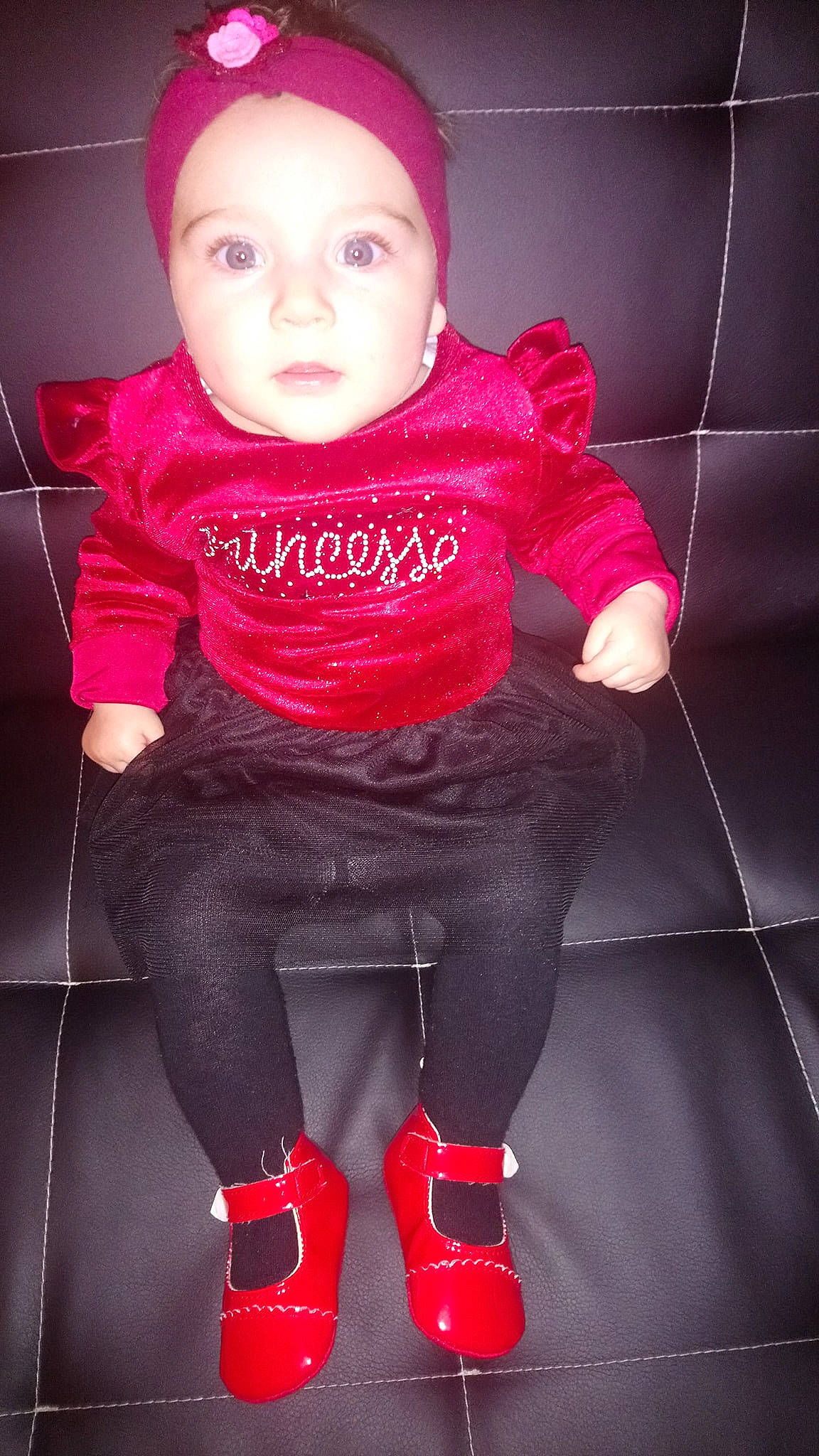 Innaya participe au concours pour gagner de l'argent avec cette photo : cheek, child, cool, footwear, fun, jeans, joint, leg, leggings, lip, magenta, mouth, outerwear, person, pink, red, skin, smile, standing, tights