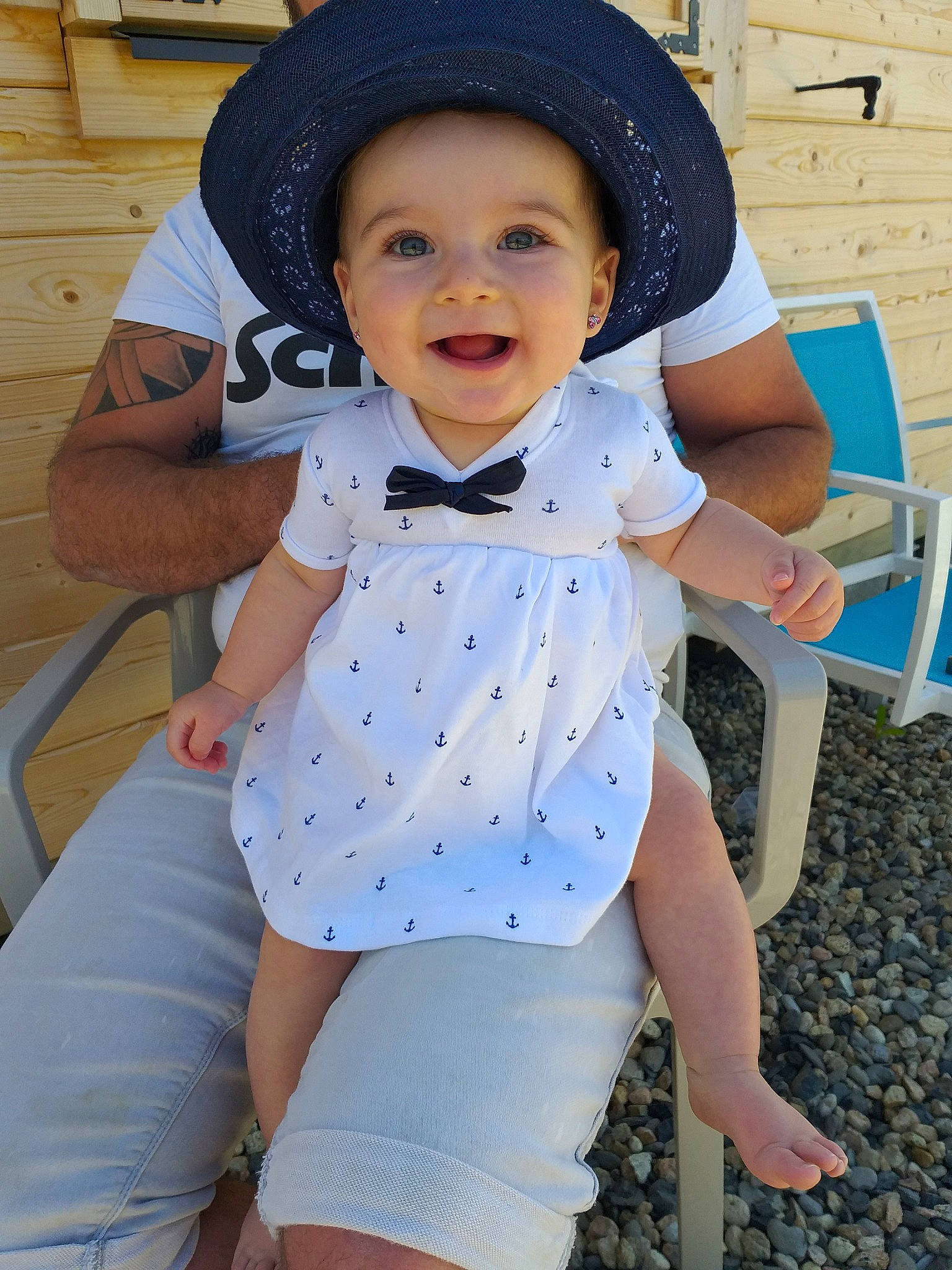 Innaya a rejoint le concours — aidez-le/la à gagner de superbes lots ! baby, baby_toddler_clothing, cap, child, child_model, clothing, fashion_accessory, hat, headgear, pattern, person, smile, sun_hat, toddler