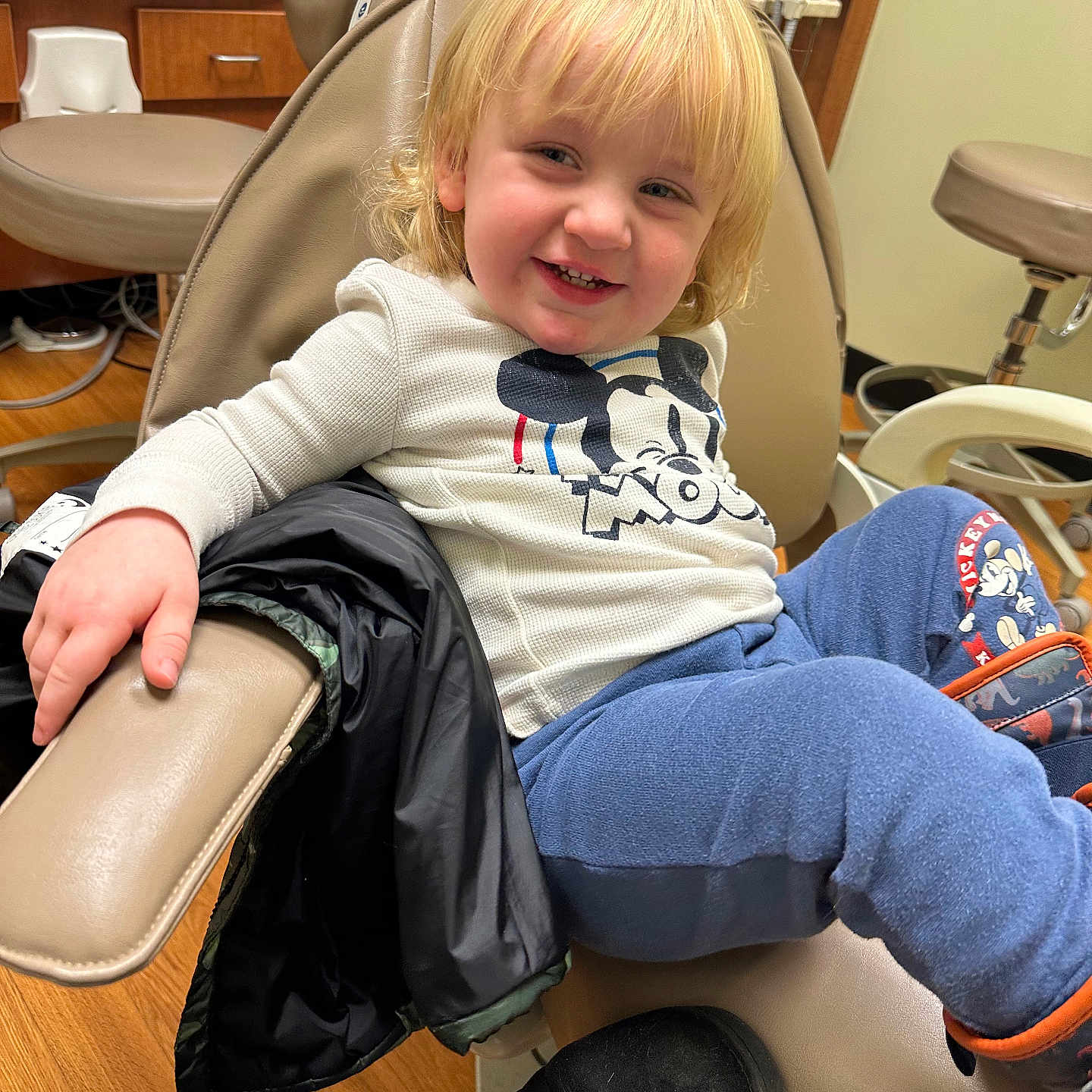 Hayden is registered to the contest to win money with this photo: accessories, ankle, architecture, armchair, backpack, bag, ball, baseball, baseballglove, bathroom, bed, bedroom, belt, blanket, blonde, bodypart, boot, building, car, car_interior