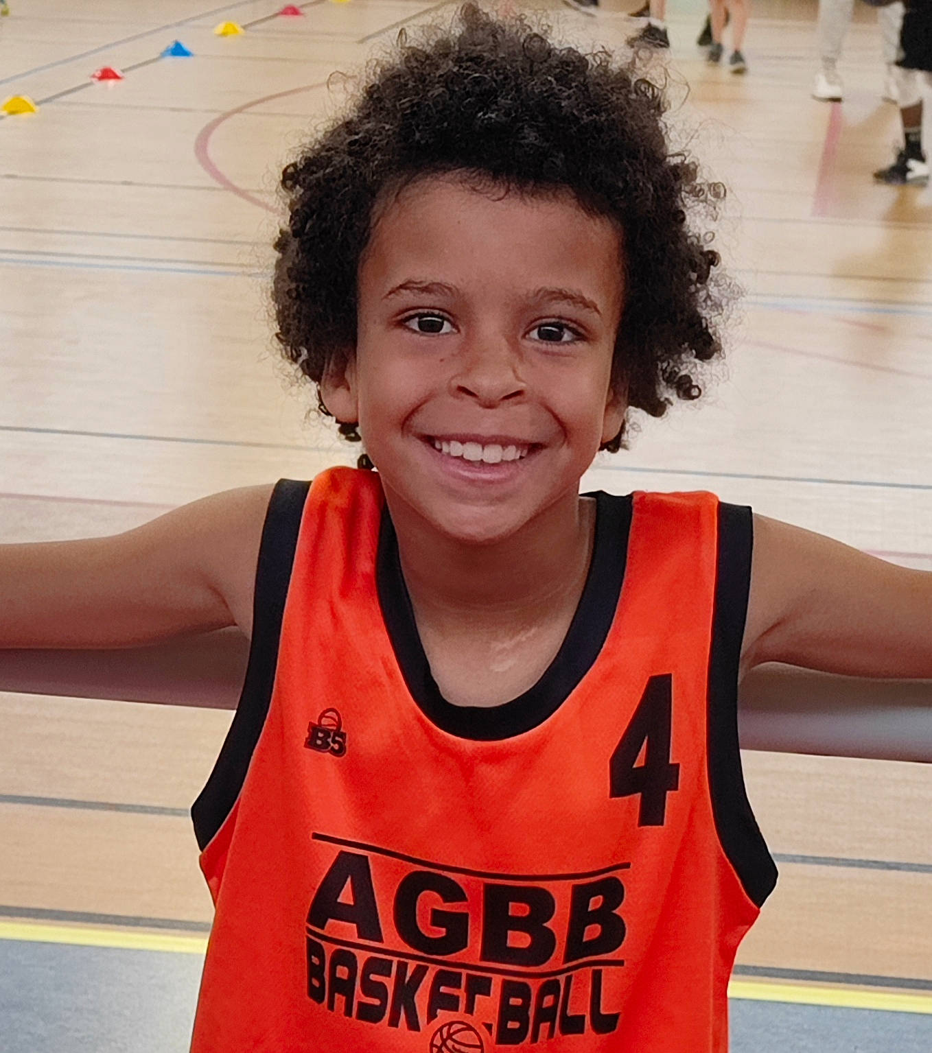 Jahnael a rejoint le concours — aidez-le/la à gagner de superbes lots ! active_tank, competition_event, face, fun, gesture, hair, happy, human_body, jersey, joint, joy, muscle, person, player, sleeveless_shirt, smile, sports, sports_jersey, sports_uniform, sportswear