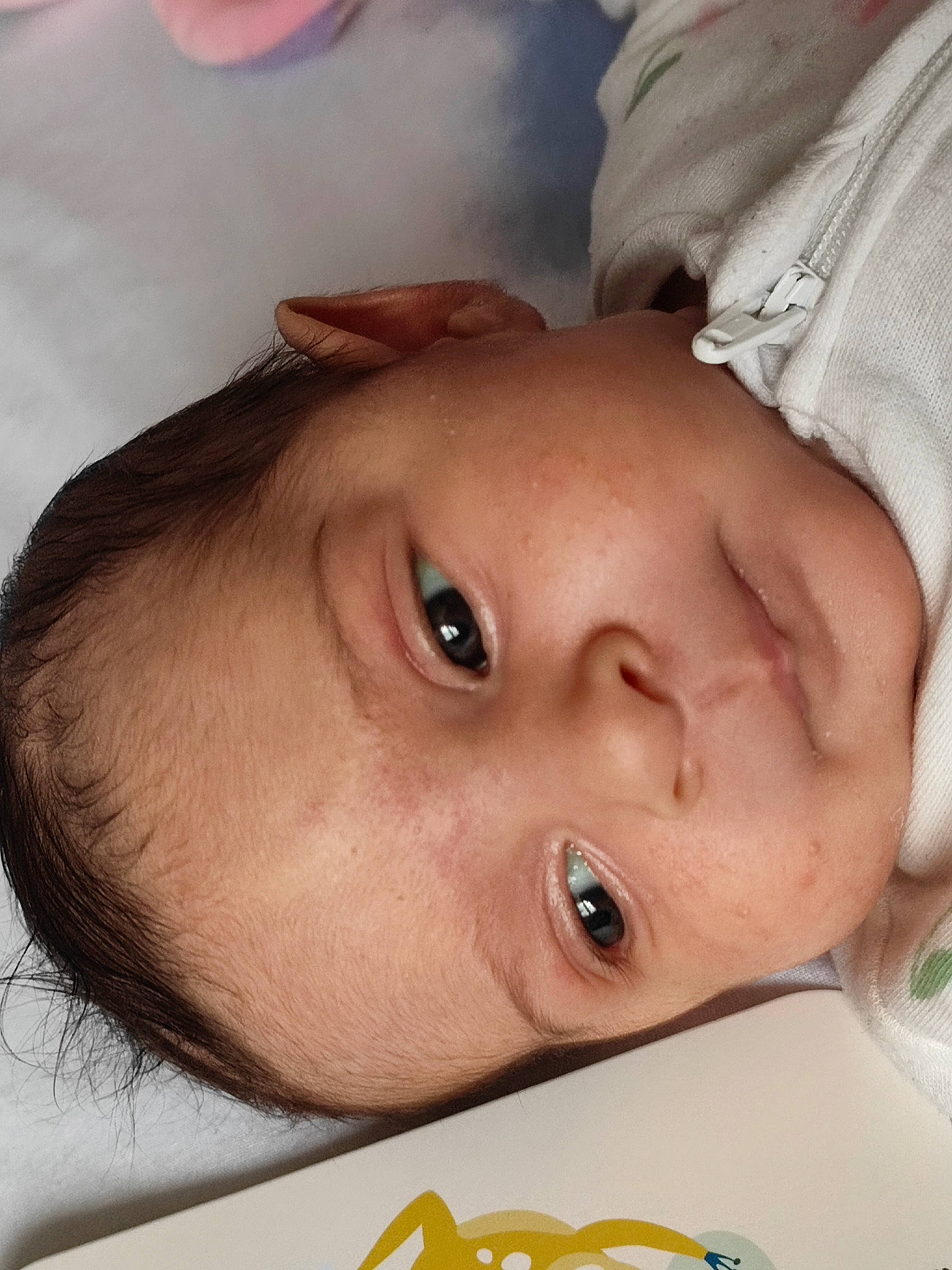 Mahéna participe au concours pour gagner de l'argent avec cette photo : cheek, chest, child, close_up, ear, eyebrow, eyelash, forehead, gesture, happy, iris, jaw, lip, mouth, neck, nose, person, selfie, skin, smile