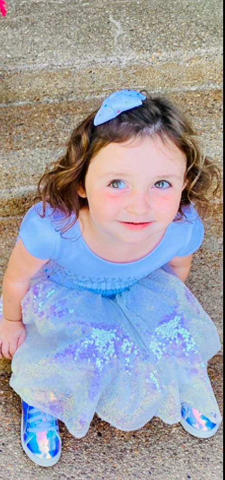 Ayva is registered to the contest to win money with this photo: baby_toddler_clothing, blue, child_model, costume_accessory, day_dress, embellishment, goggles, hair_accessory, headband, headgear, joy, person, portrait_photography, toddler