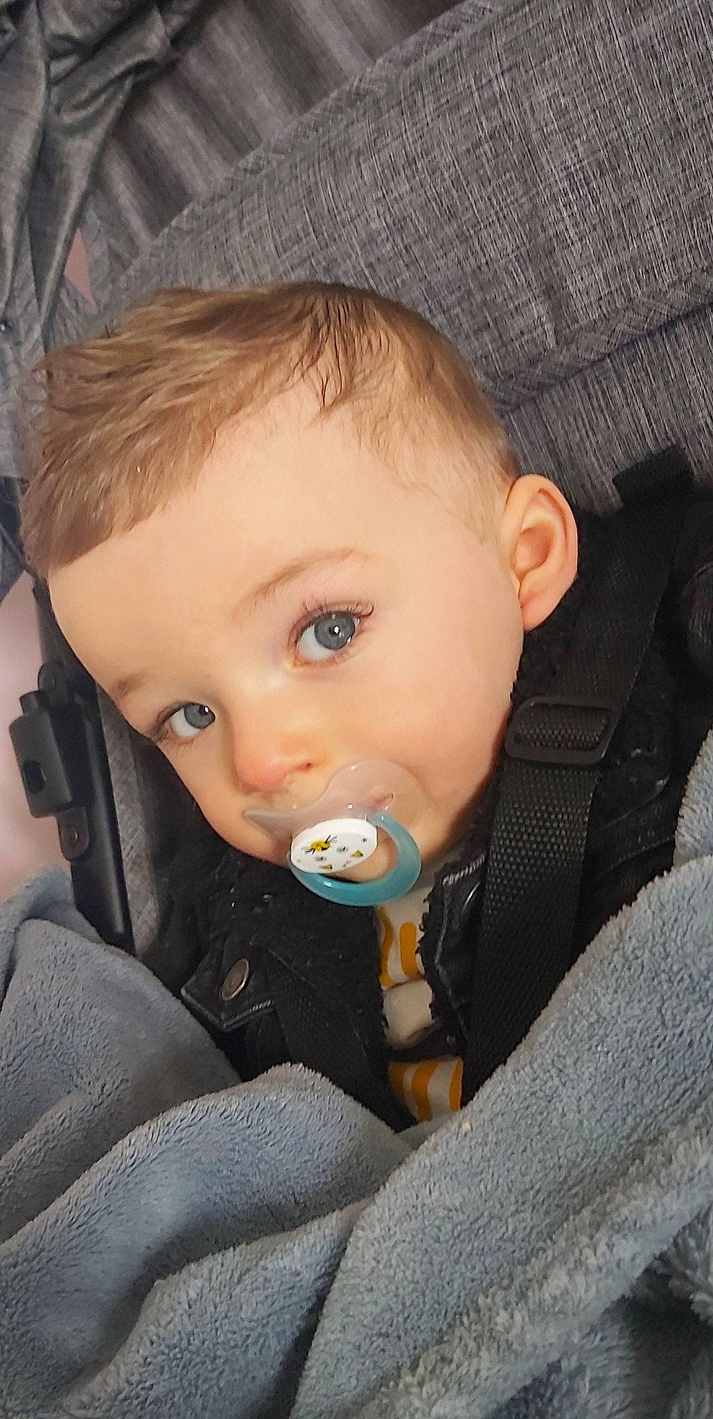 Cameron participe au concours pour gagner de l'argent avec cette photo : baby, baby_carriage, baby_toddler_clothing, cheek, chin, eye, eyebrow, eyelash, face, facial_expression, hair, hairstyle, head, iris, lip, nose, outerwear, person, product, skin