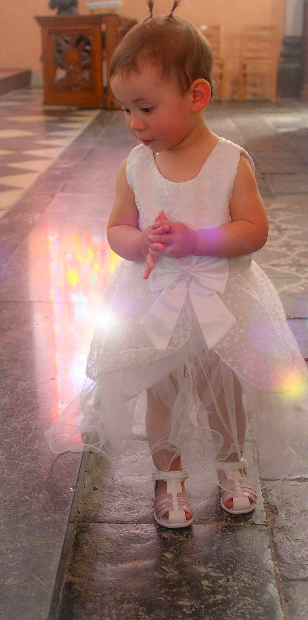 Candice participe au concours pour gagner de l'argent avec cette photo : baby, baby_products, baby_toddler_clothing, child, day_dress, dress, event, flooring, fun, happy, human_leg, leg, magenta, person, pink, purple, sandal, sitting, smile, toddler