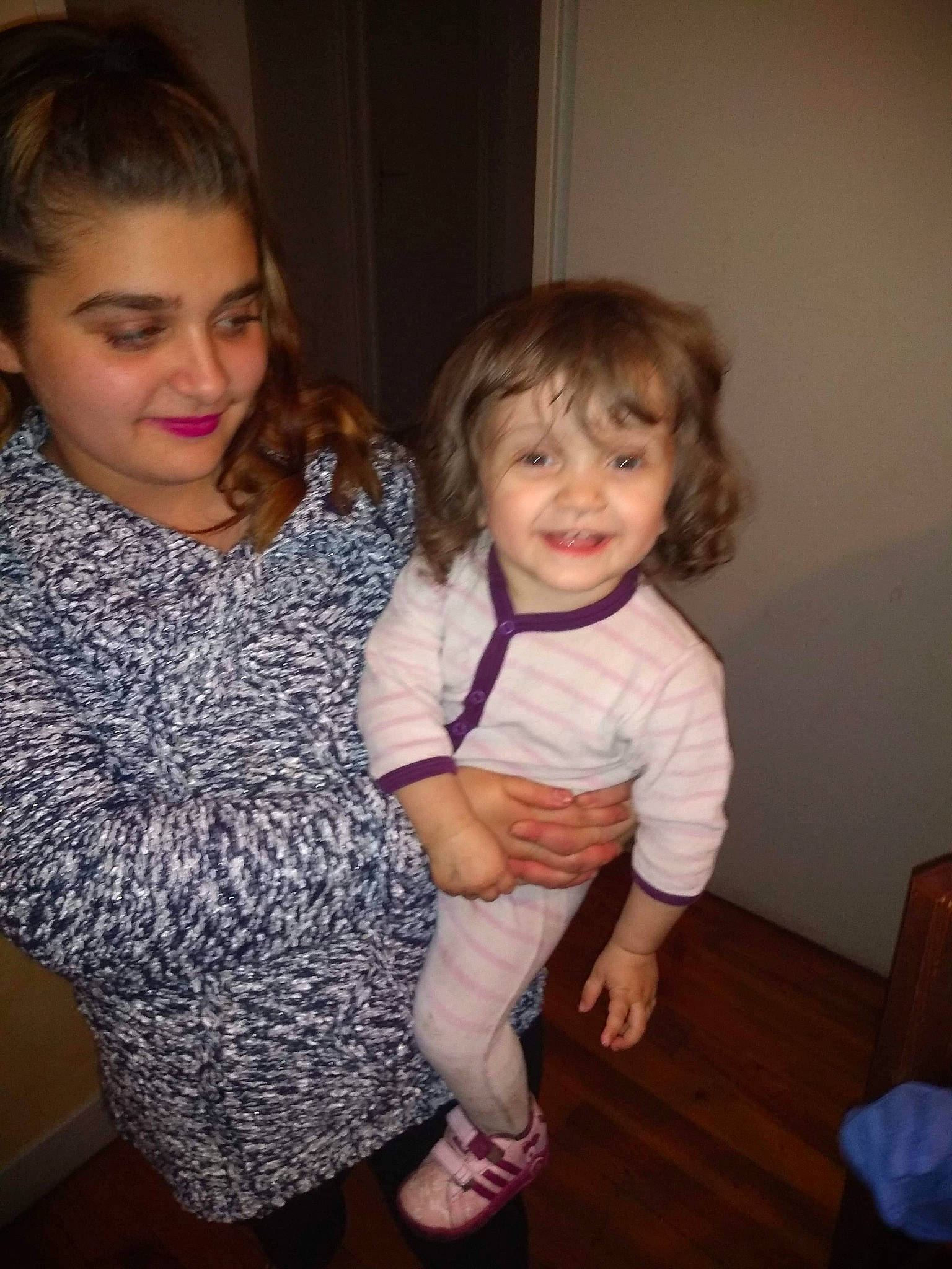 Leïla a rejoint le concours — aidez-le/la à gagner de superbes lots ! child, fun, iris, joy, person, smile, standing, toddler