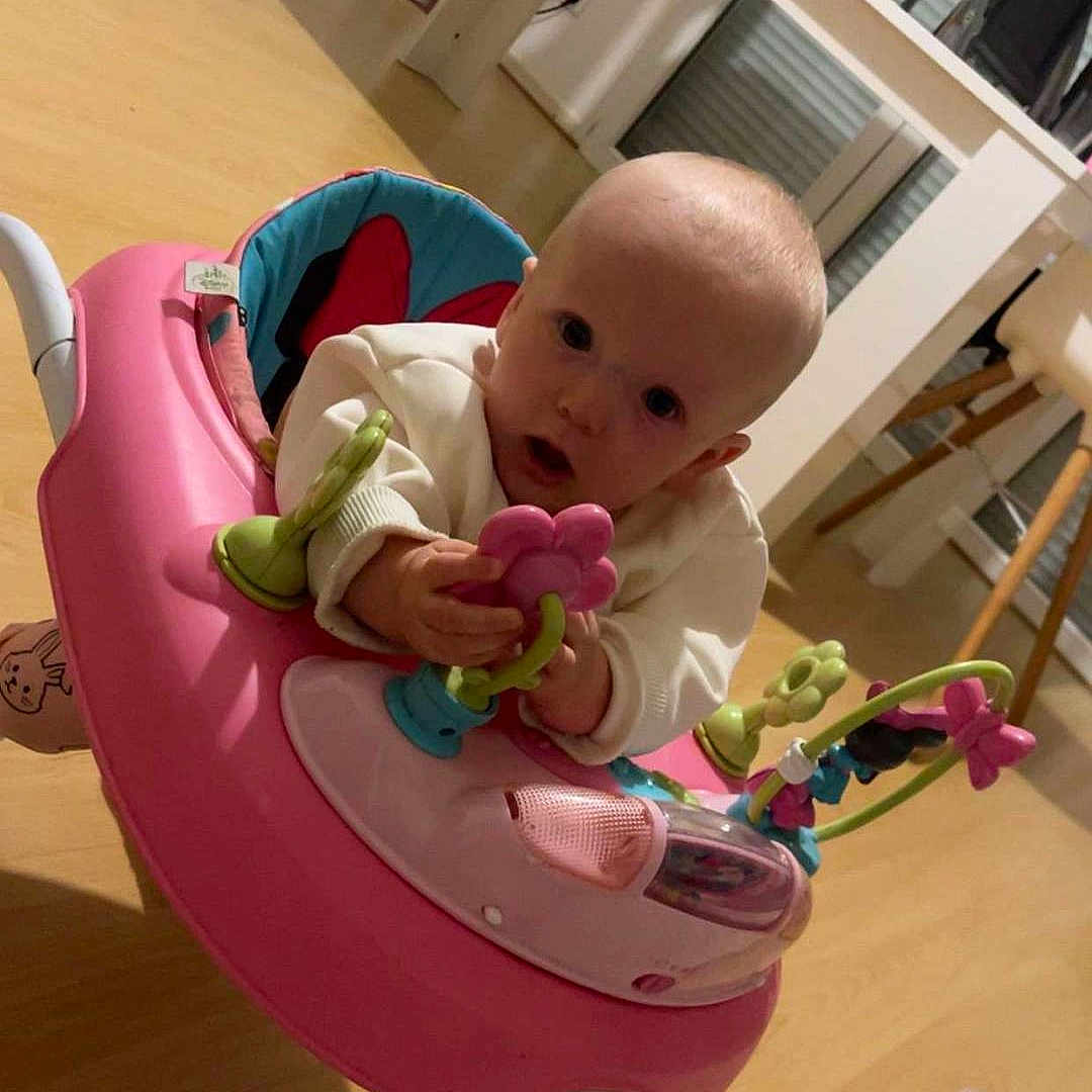 Julyana a rejoint le concours — aidez-le/la à gagner de superbes lots ! accessories, baby, chair, crib, cutlery, desk, diningtable, face, furniture, head, highchair, infantbed, jewelry, person, photography, portrait, sitting, spoon, table, toy
