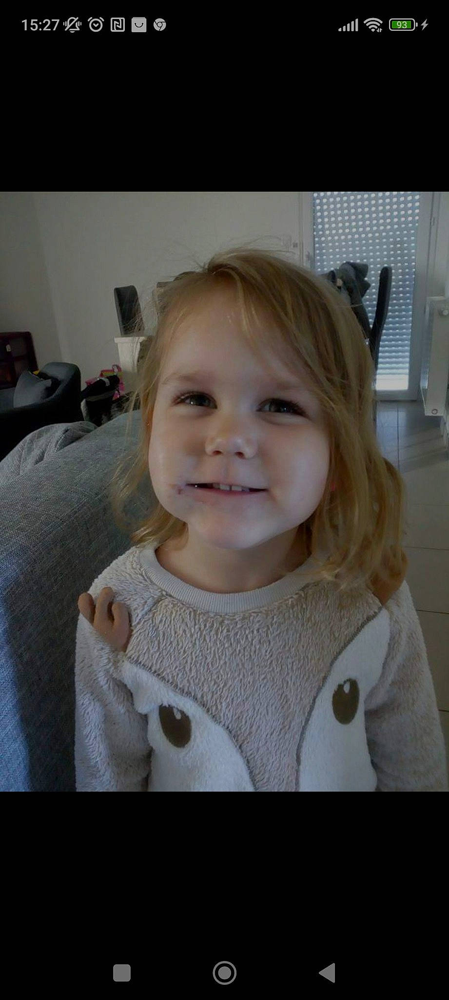 Nina a rejoint le concours — aidez-le/la à gagner de superbes lots ! baby_toddler_clothing, blond, cheek, child, embellishment, event, eye, eyebrow, eyelash, fashion_accessory, formal_wear, grey, hairstyle, happy, iris, joy, outerwear, pattern, person, sleeve