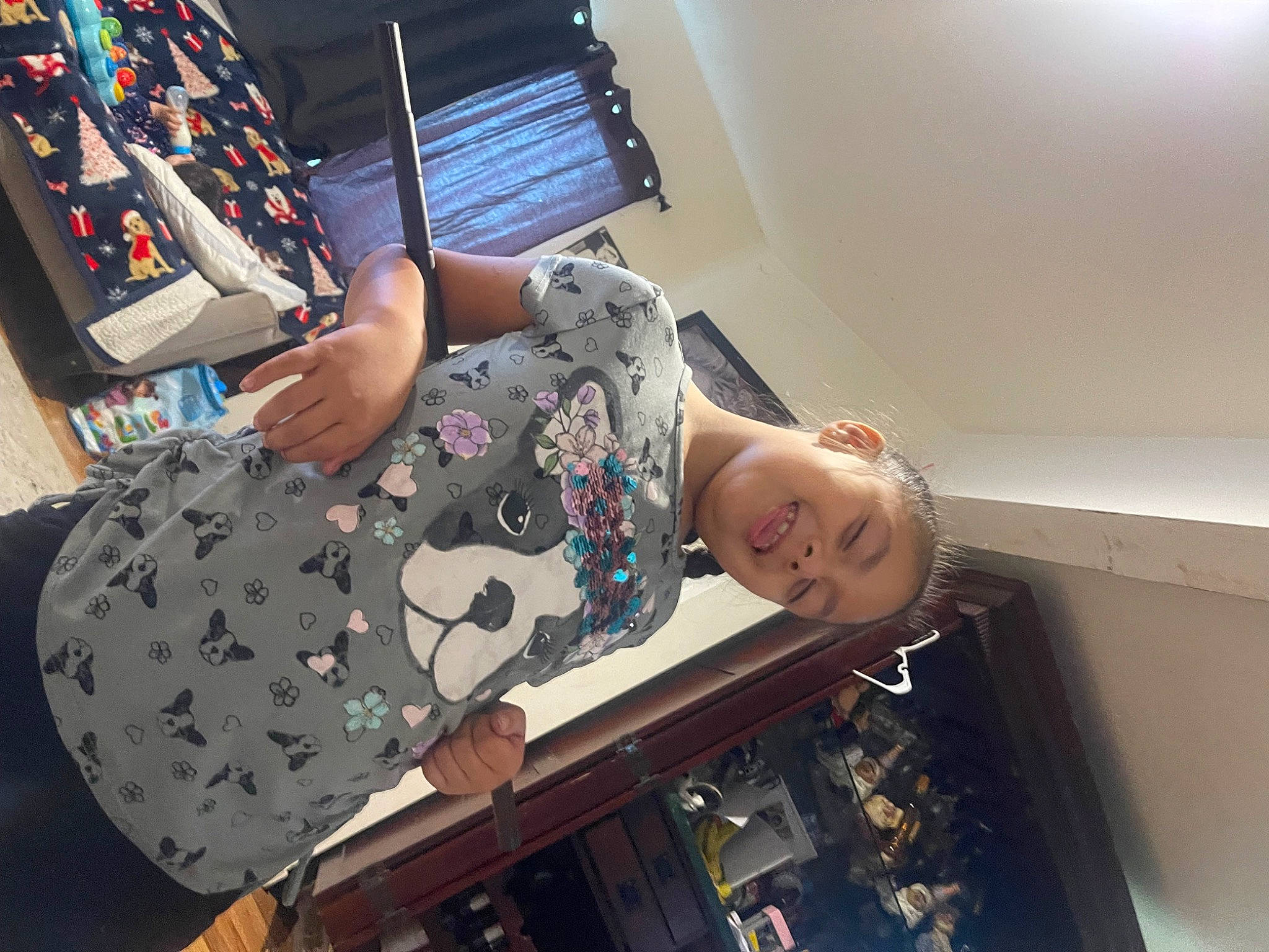 Yaritzel joined the competition — help win amazing prizes! audio_equipment, child, comfort, computer_keyboard, elbow, electronic_musical_instrument, eyewear, foot, fun, guitar, human_leg, input_device, joy, laptop, machine, musical_instrument, musical_instrument_accessory, person, room, sitting