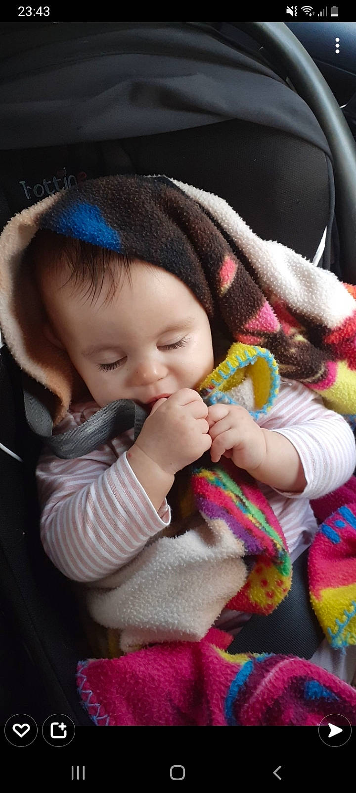 Inaya a rejoint le concours — aidez-le/la à gagner de superbes lots ! baby, baby_carriage, baby_toddler_clothing, cap, cheek, clothing, comfort, eye, finger, headgear, lip, mammal, mouth, nose, outerwear, person, pink, product, skin, textile