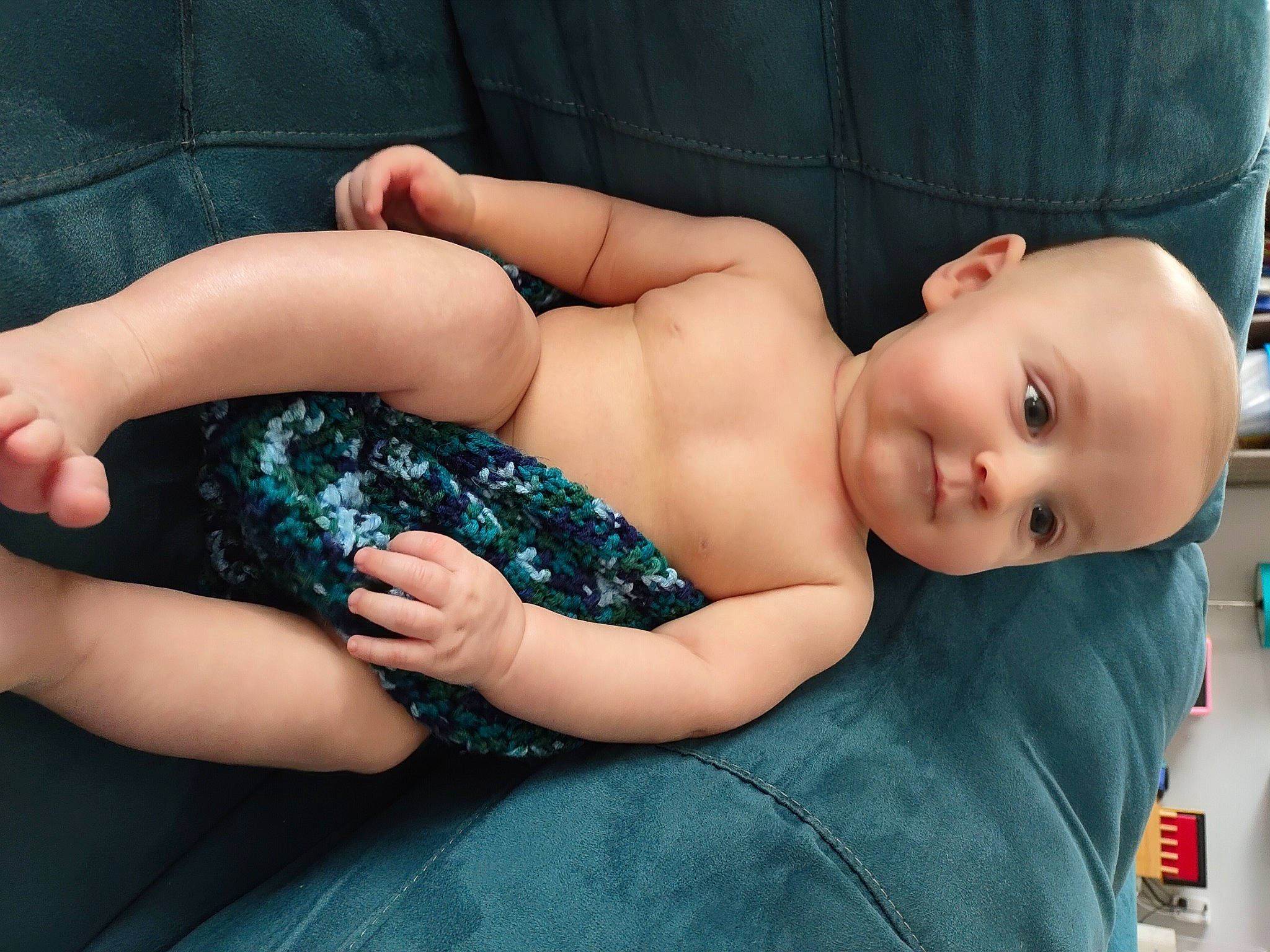 Charles is registered to the contest to win money with this photo: arm, azure, chest, comfort, elbow, eye, finger, gesture, hand, happy, head, human_body, iris, joint, leg, muscle, neck, person, shoulder, skin