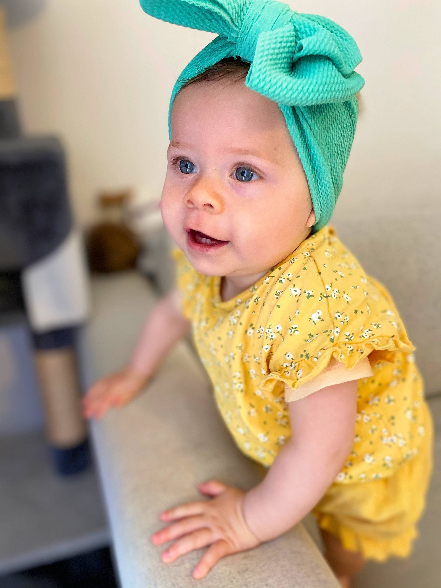 Lyana participe au concours pour gagner de l'argent avec cette photo : baby, baby_toddler_clothing, child, costume_hat, dress, event, fashion_accessory, fun, happy, head, headband, headgear, headpiece, headwear, magenta, pattern, peach, person, skin, sleeve