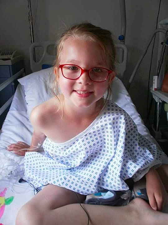 Louanne a rejoint le concours — aidez-le/la à gagner de superbes lots ! baby, child, eyewear, glasses, joy, person, sitting, vision_care