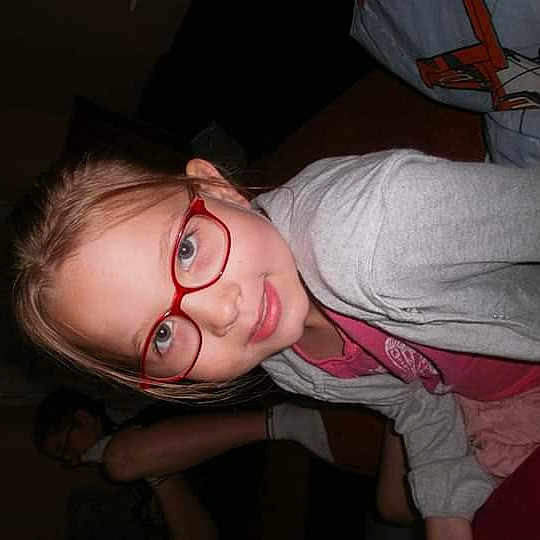 Louanne a rejoint le concours — aidez-le/la à gagner de superbes lots ! arm, baby, cheek, child, ear, eye, eyewear, flesh, fun, glasses, hand, head, lip, mouth, nose, skin, sleep, smile, toddler, vision_care