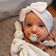 Liya a rejoint le concours — aidez-le/la à gagner de superbes lots ! adorable, baby, blanket, brown_clothing, child, closeup, comfort, cuddly, cute, eyes, face, headband, indoors, infant, newborn, pacifier, plush_toy, rabbit, sleepy, soft_texture