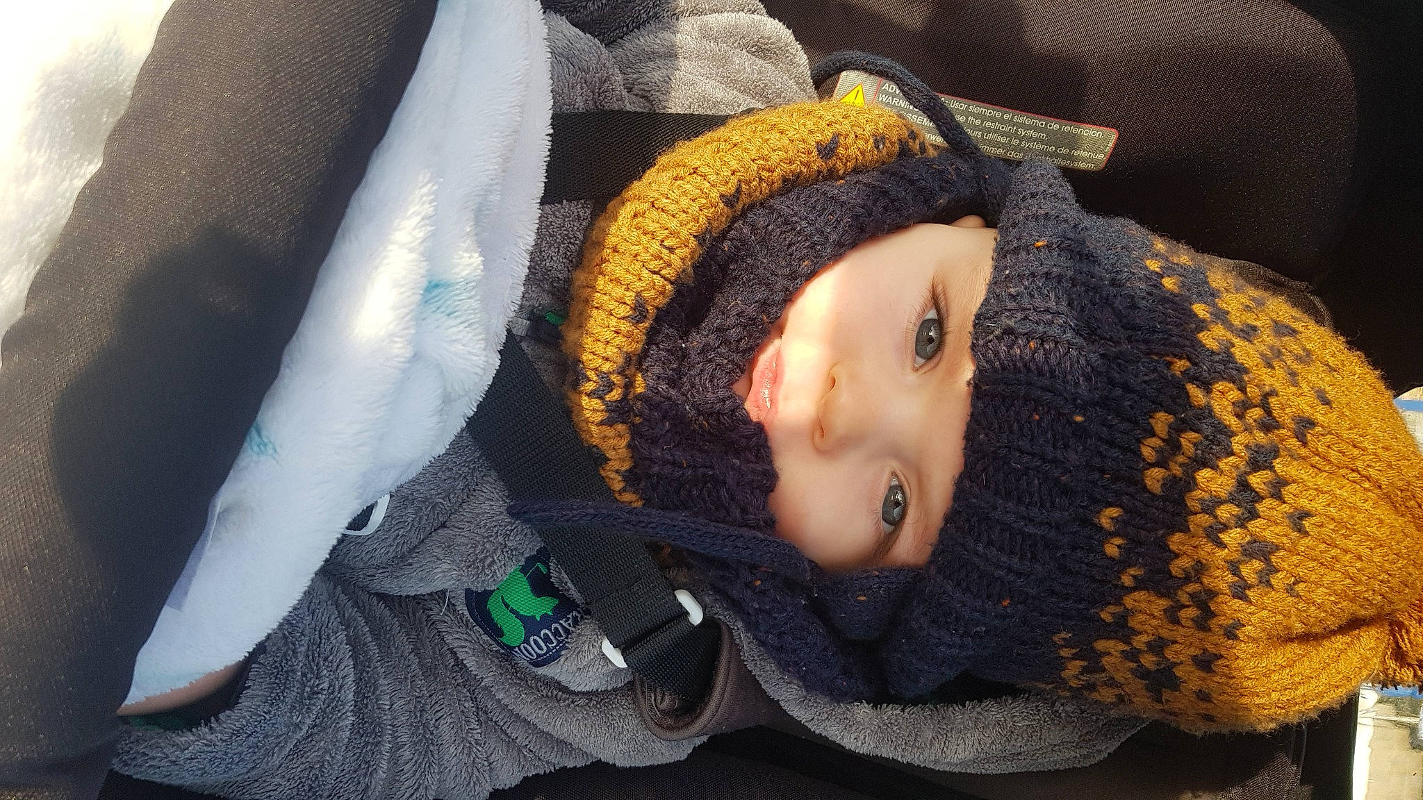 Lony participe au concours pour gagner de l'argent avec cette photo : baby_toddler_clothing, beanie, bonnet, cheek, craft, creative_arts, crochet, headwear, knit_cap, knitting, person, textile, thread, wool, woolen, woven_fabric