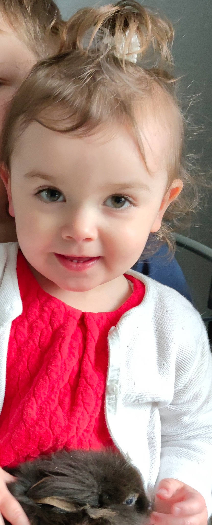 Louane a rejoint le concours — aidez-le/la à gagner de superbes lots ! baby, baby_toddler_clothing, cheek, dress, ear, eyebrow, eyelash, face, hair, happy, iris, lip, mouth, neck, nose, person, skin, sleeve, smile, toddler