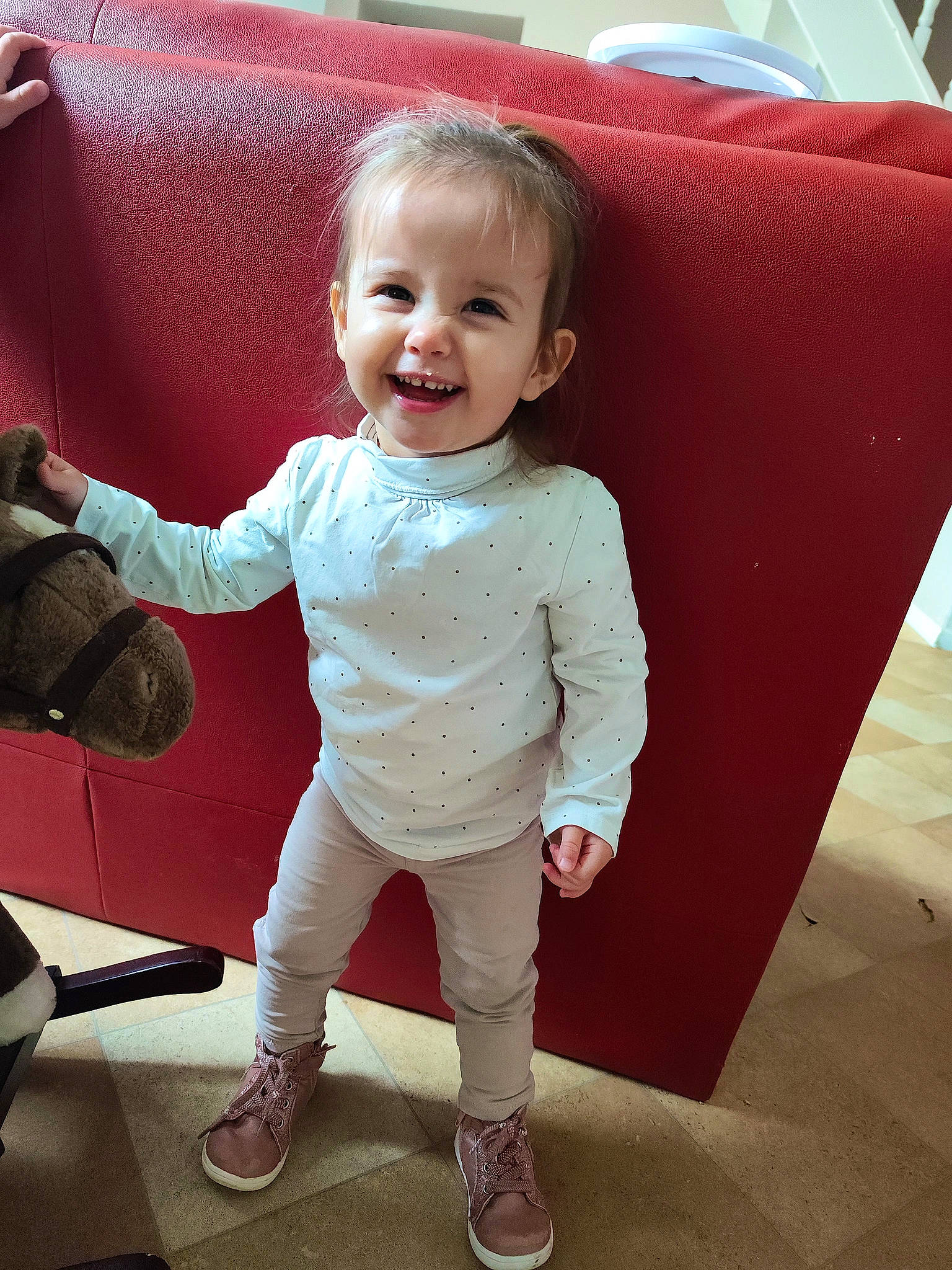Shelsy a rejoint le concours — aidez-le/la à gagner de superbes lots ! baby, baby_toddler_clothing, cheek, child, comfort, floor, flooring, fun, gesture, hairstyle, happy, human_leg, joy, person, play, product, sitting, skin, sleeve, smile