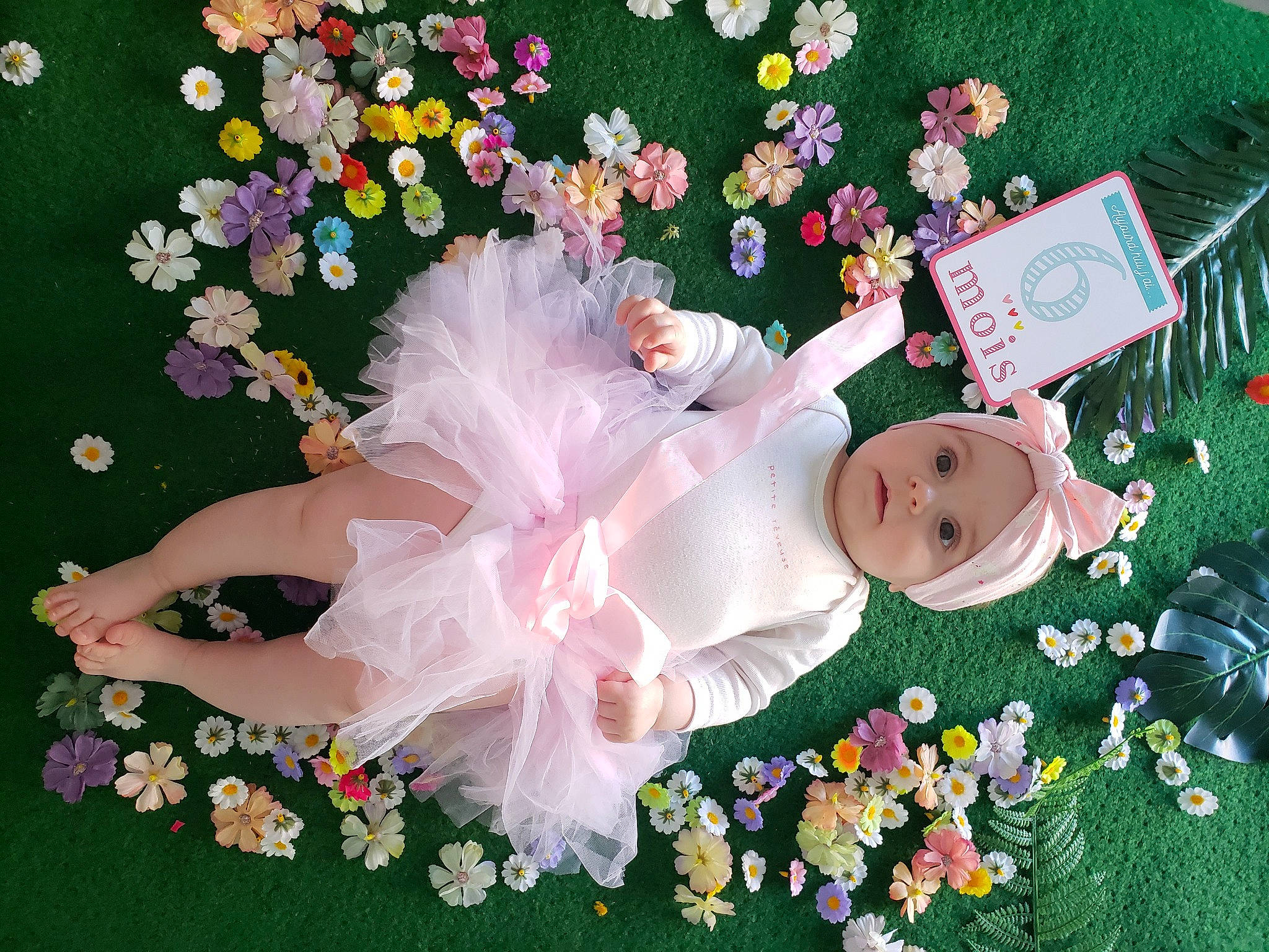 Ilyana participe au concours pour gagner de l'argent avec cette photo : art, botany, cut_flowers, dress, event, floral_design, flower, flowering_plant, fun, grass, green, happy, headgear, headpiece, headwear, organism, person, petal, pink, plant