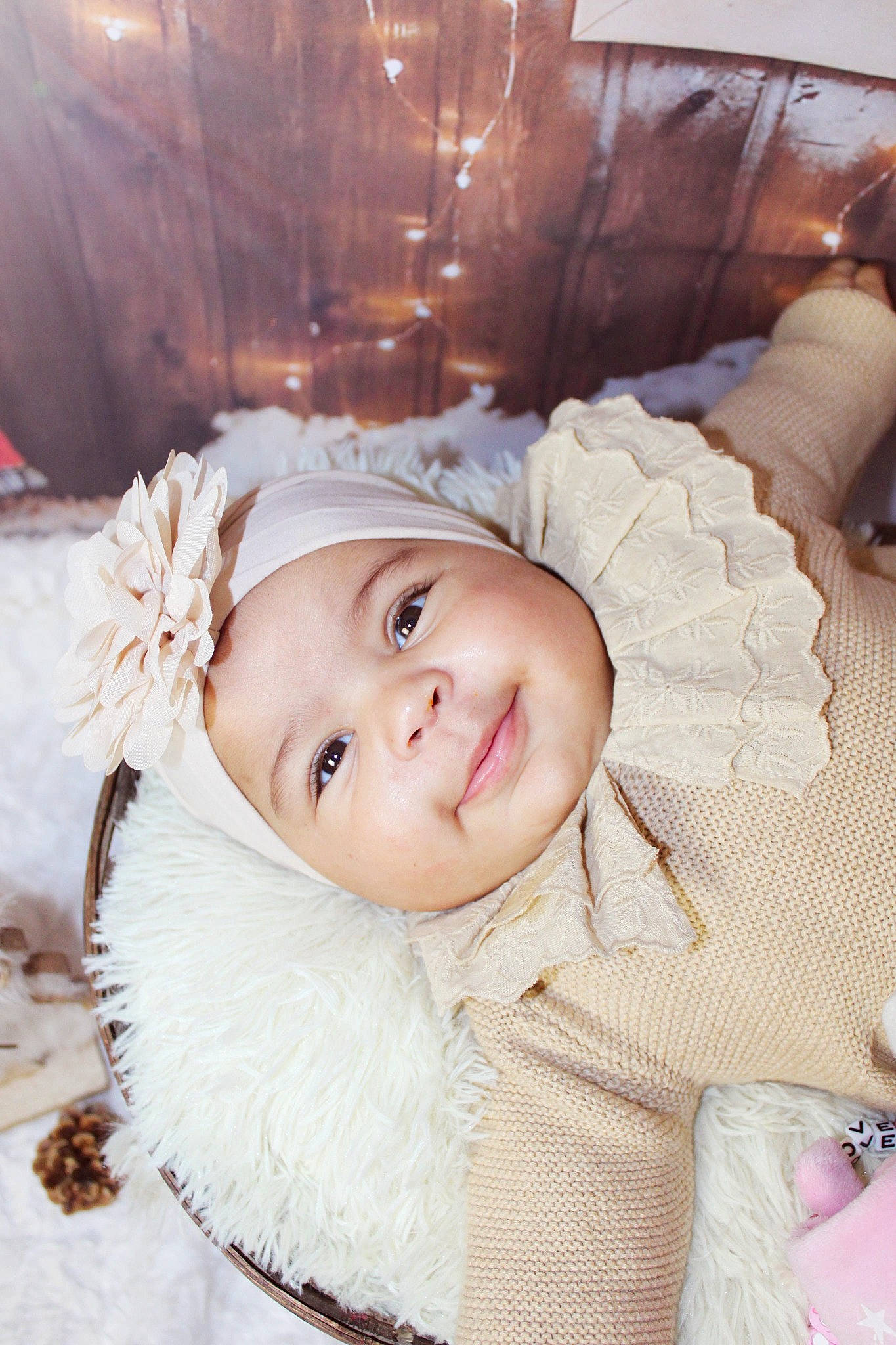 Eva participe au concours pour gagner de l'argent avec cette photo : baby, baby_toddler_clothing, cheek, child, collar, eyebrow, fun, fur, happy, headgear, headwear, iris, pattern, person, pink, portrait_photography, sitting, skin, sleeve, smile