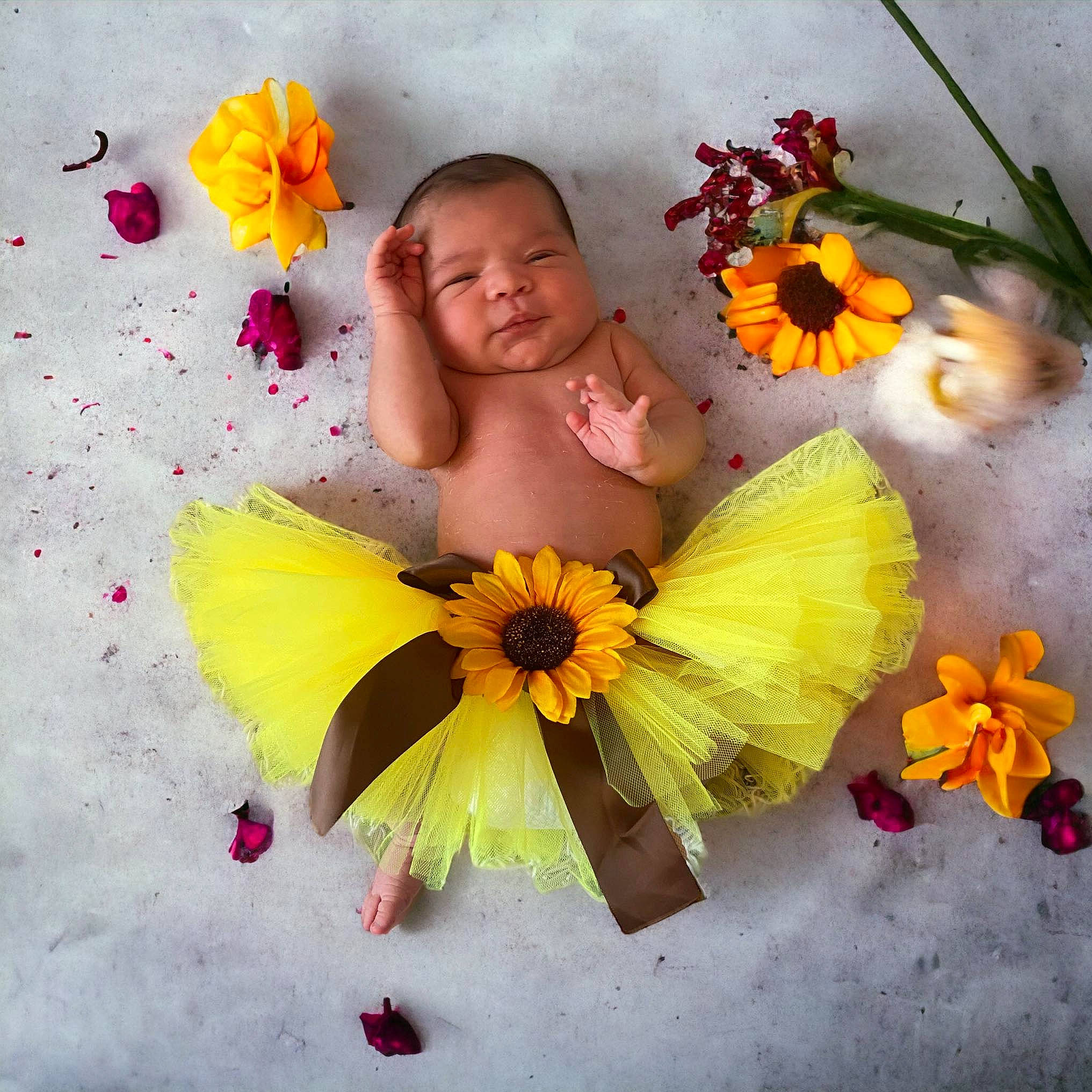 Eva participe au concours pour gagner de l'argent avec cette photo : bouquet, child, cut_flowers, floral_design, floristry, flower, flower_arranging, flowering_plant, friendship, happy, love, morning, people_in_nature, person, petal, plant, smile, spring, toddler, wildflower