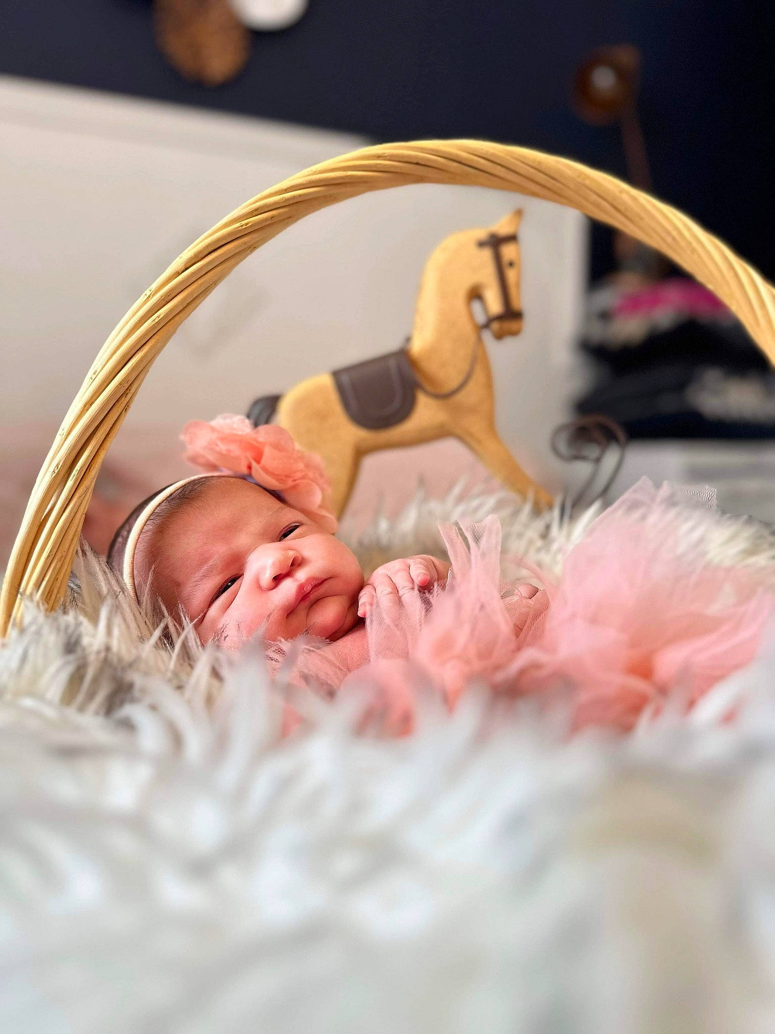 Eva participe au concours pour gagner de l'argent avec cette photo : audio_equipment, child, ear, event, eyelash, eyewear, fashion_accessory, fawn, feather, fur, hair_accessory, headphones, headpiece, jewellery, linens, mammal, peach, person, room, textile