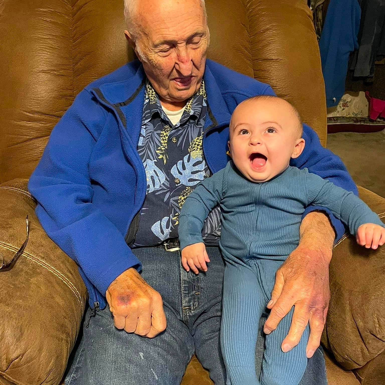 Dom is registered to the contest to win money with this photo: baby, baby_toddler_clothing, chair, child, comfort, couch, event, eye, face, family_pictures, fun, happy, hat, head, holiday, lap, person, sitting, skin, smile