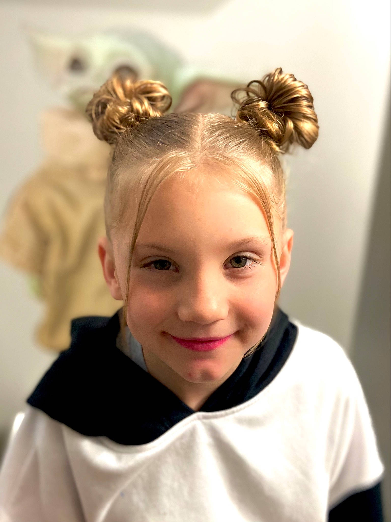 Izabelle is registered to the contest to win money with this photo: bridal_accessory, brown_hair, ear, event, eyebrow, eyelash, face, fashion_design, flash_photography, hair_accessory, happy, headband, headpiece, jewellery, joy, long_hair, makeover, neck, person, personal_protective_equipment