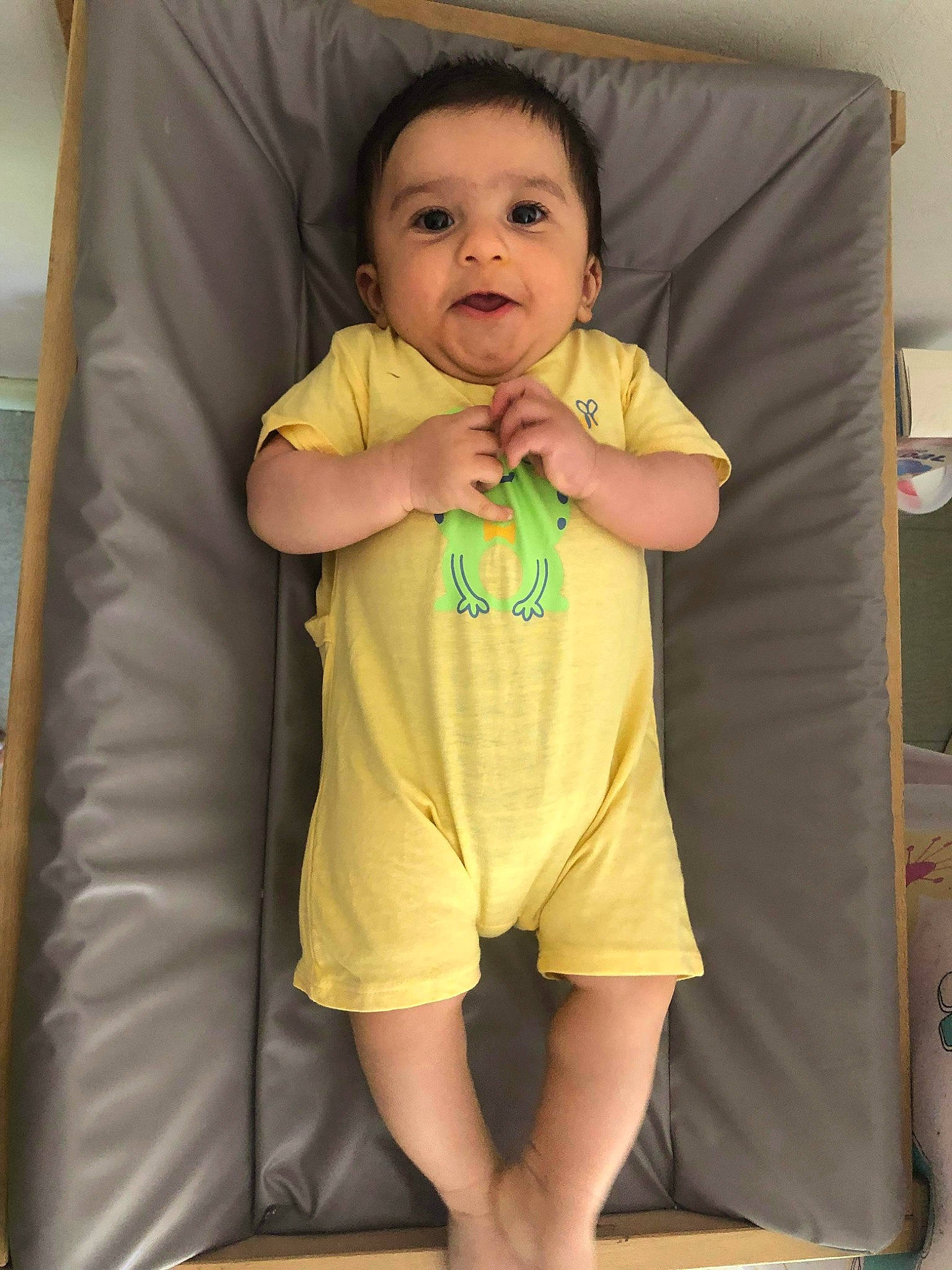 Kassim a rejoint le concours — aidez-le/la à gagner de superbes lots ! baby, baby_toddler_clothing, cheek, child, comfort, eye, fun, iris, leg, mouth, nose, person, product, shorts, shoulder, skin, sleeve, smile, t_shirt, thumb