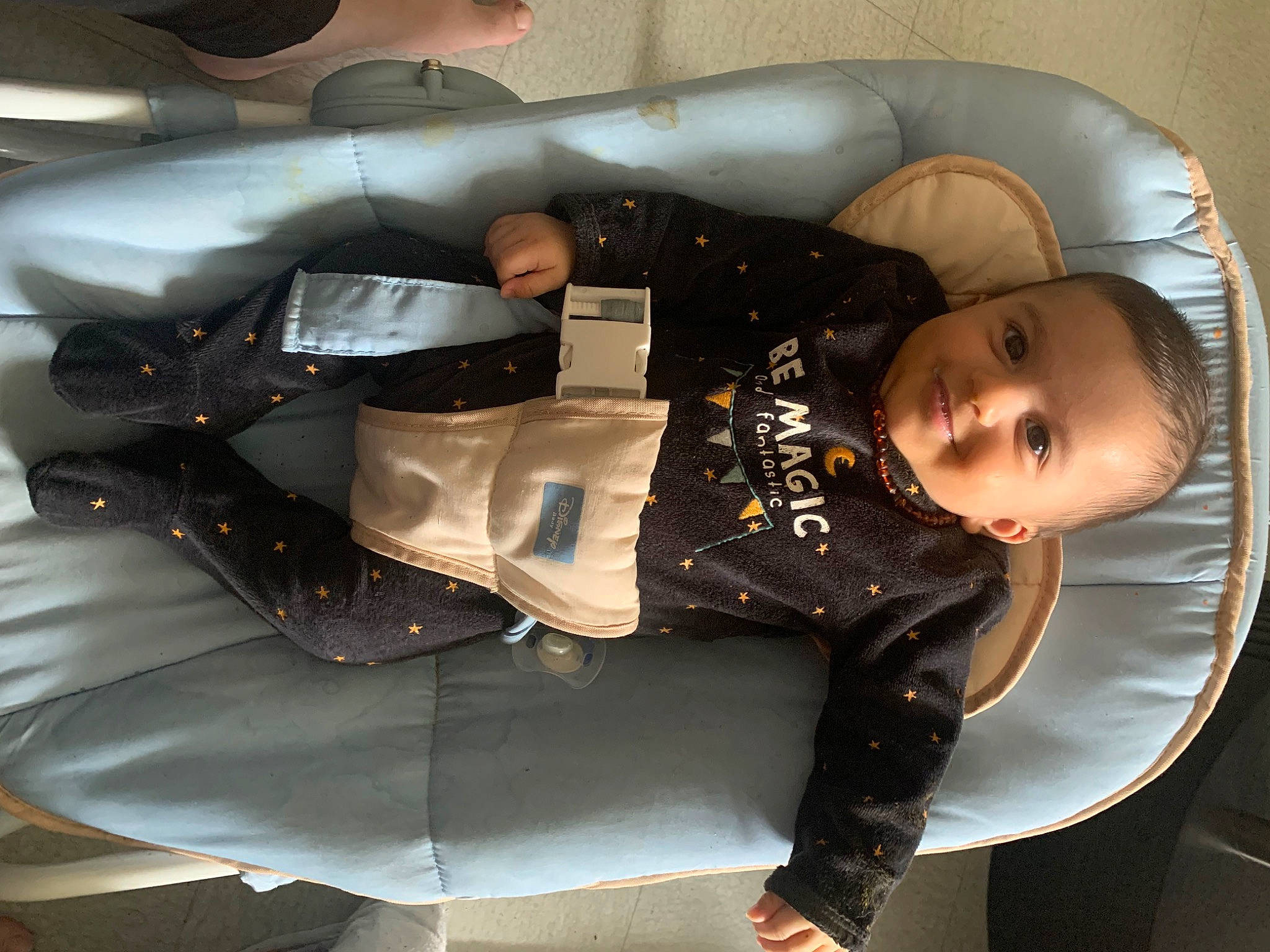 Kassim participe au concours pour gagner de l'argent avec cette photo : baby, black_hair, comfort, elbow, flash_photography, fun, human_leg, joy, knee, leather, leg, mouth, person, personal_protective_equipment, room, sitting, sleeve, smile, textile, thigh