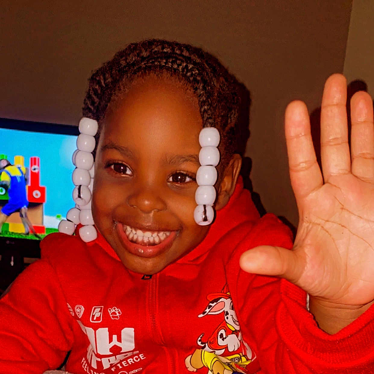 Caroline is registered to the contest to win money with this photo: accessories, bodypart, computerhardware, electronics, face, finger, hair, hand, happy, hardware, head, monitor, mouth, person, photography, portrait, screen, smile, teeth, tv