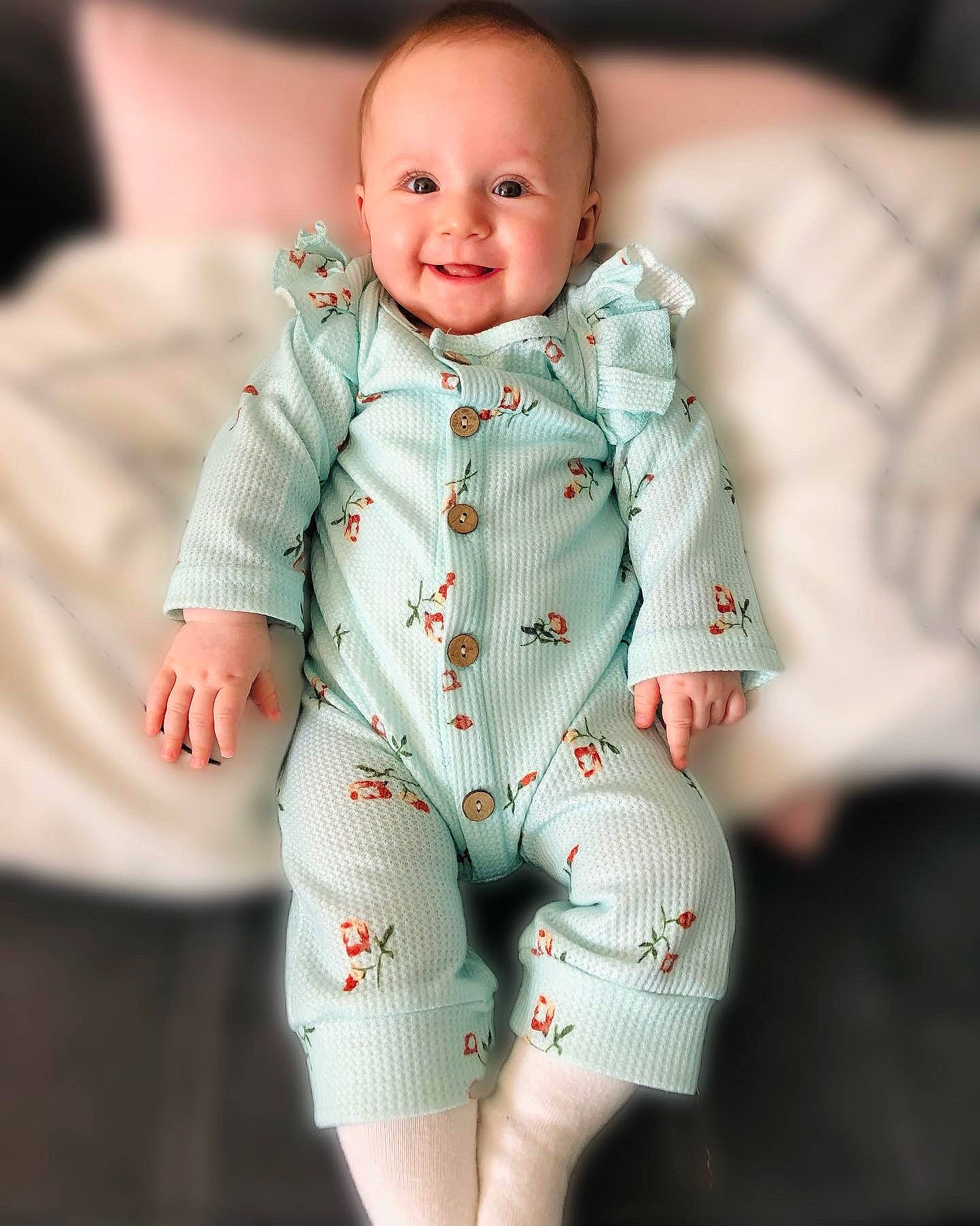 Luna participe au concours pour gagner de l'argent avec cette photo : arm, baby, baby_toddler_clothing, cheek, collar, dress, dress_shirt, eye, face, finger, gesture, hand, happy, human_body, joy, leg, neck, person, skin, sleeve