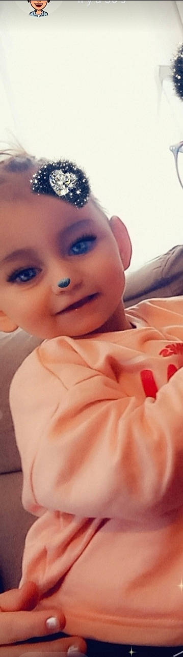 Elena participe au concours pour gagner de l'argent avec cette photo : baby, beauty, child, chin, close_up, cool, eye, eyebrow, eyelash, fashion_accessory, forehead, fun, happy, headpiece, human_body, lip, nose, person, pink, smile