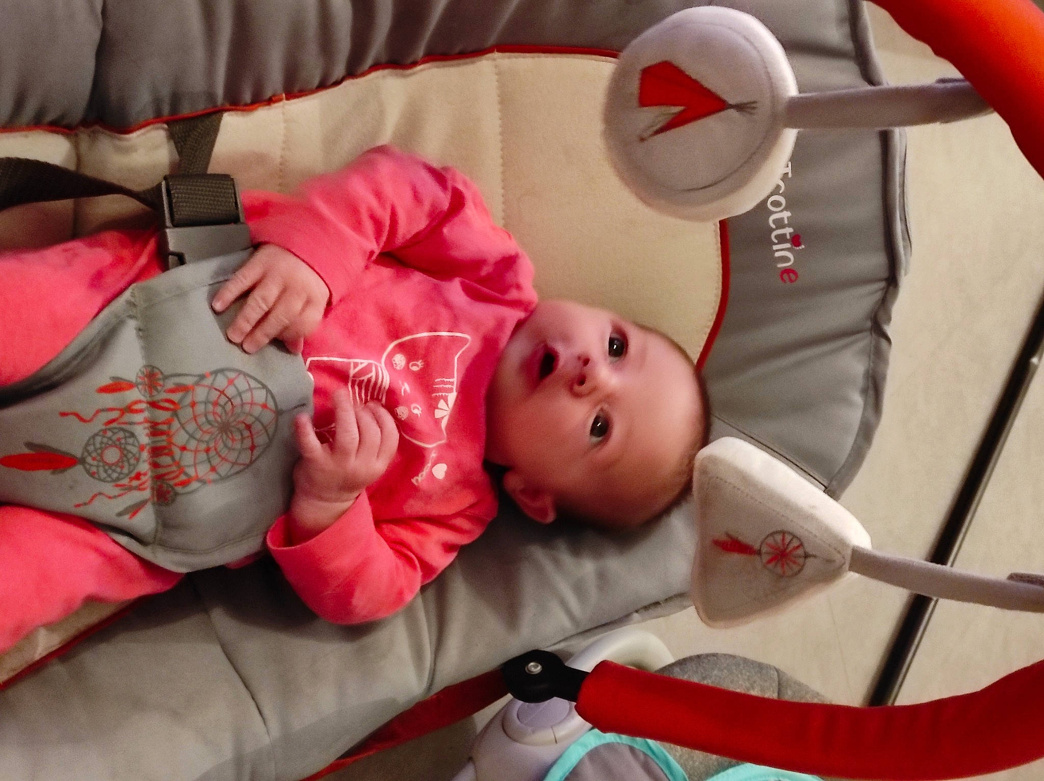 Cléophée a rejoint le concours — aidez-le/la à gagner de superbes lots ! arm, baby, baby_products, baby_toddler_clothing, cheek, child, comfort, event, face, finger, hand, hat, head, human_body, mammal, organ, person, red, skin, toddler