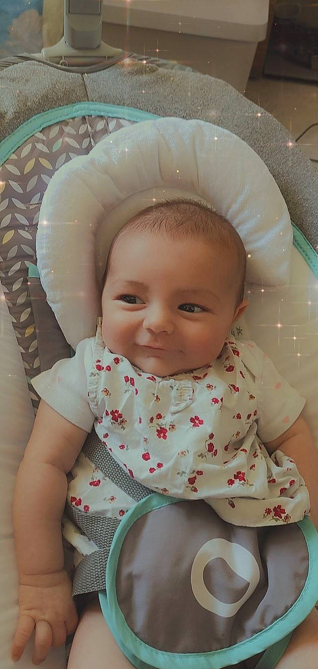 Cléophée a rejoint le concours — aidez-le/la à gagner de superbes lots ! arm, baby, baby_safety, baby_toddler_clothing, cheek, child, chin, comfort, eye, eyebrow, happy, head, iris, joy, nose, person, pink, product, skin, sleeve