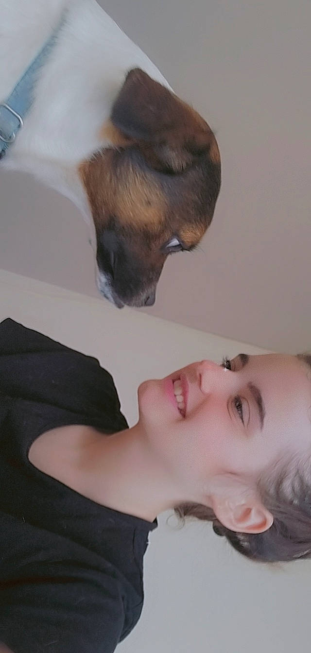 Melyssa participe au concours pour gagner de l'argent avec cette photo : carnivore, chin, dress, ear, eye, eyebrow, eyelash, flash_photography, forehead, head, human_body, jaw, joint, joy, lip, mouth, muscle, neck, nose, person