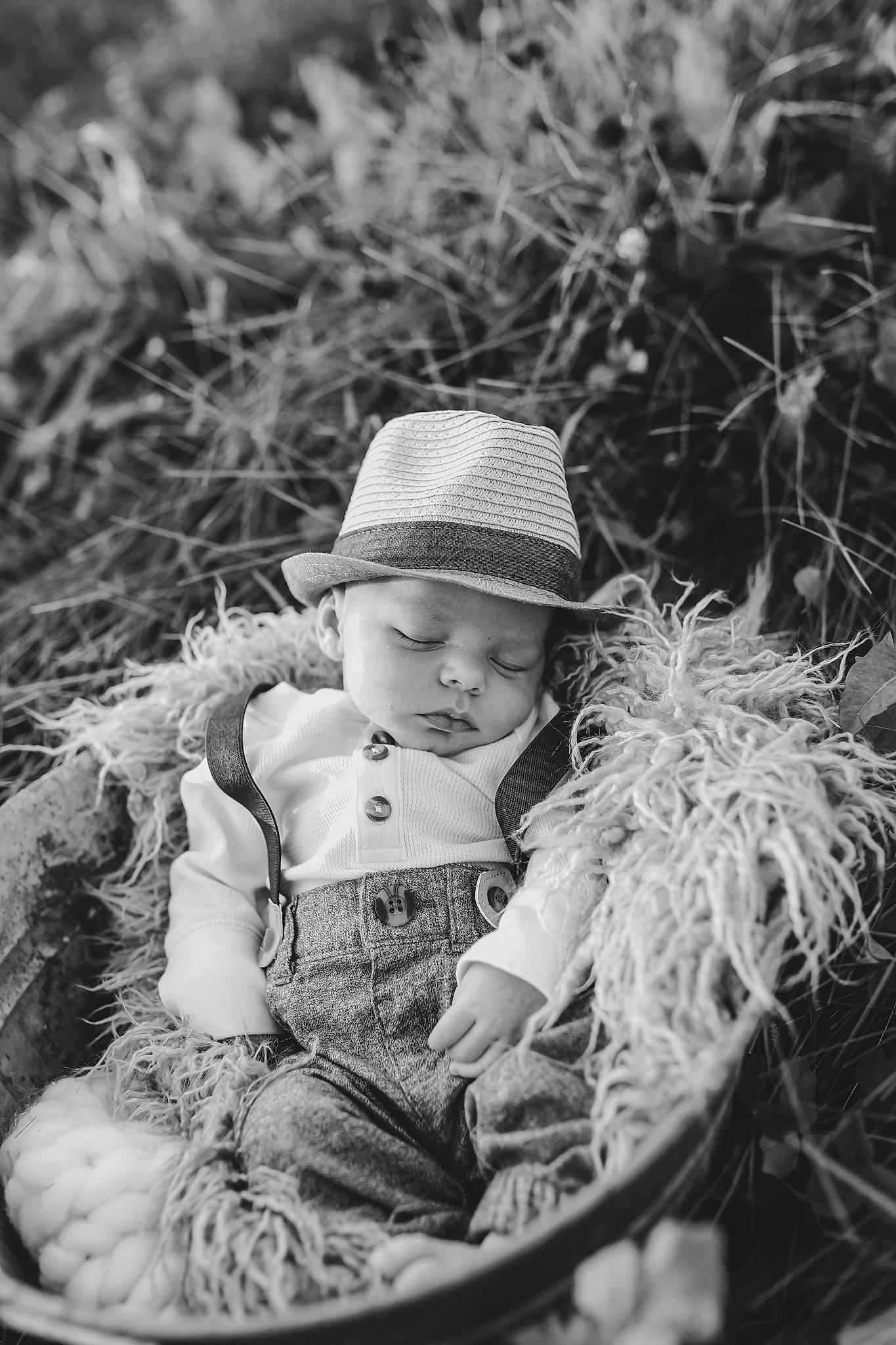 Dakari is registered to the contest to win money with this photo: baby, baby_toddler_clothing, black, black_and_white, child, facial_expression, grass, grass_family, happy, hat, headgear, headwear, monochrome, monochrome_photography, people_in_nature, person, photograph, plant, sun_hat, terrestrial_plant