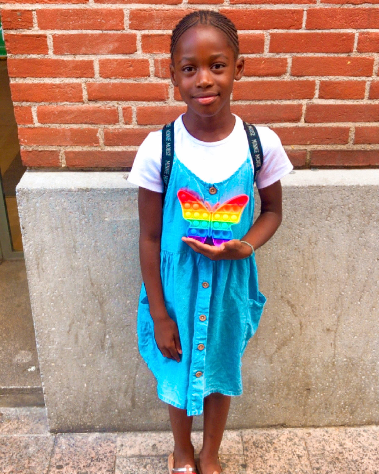 Mya a rejoint le concours — aidez-le/la à gagner de superbes lots ! azure, chin, dress, eye, face, green, hair, happy, head, human_body, joy, neck, orange, person, photograph, pink, plant, shoulder, sleeve, smile