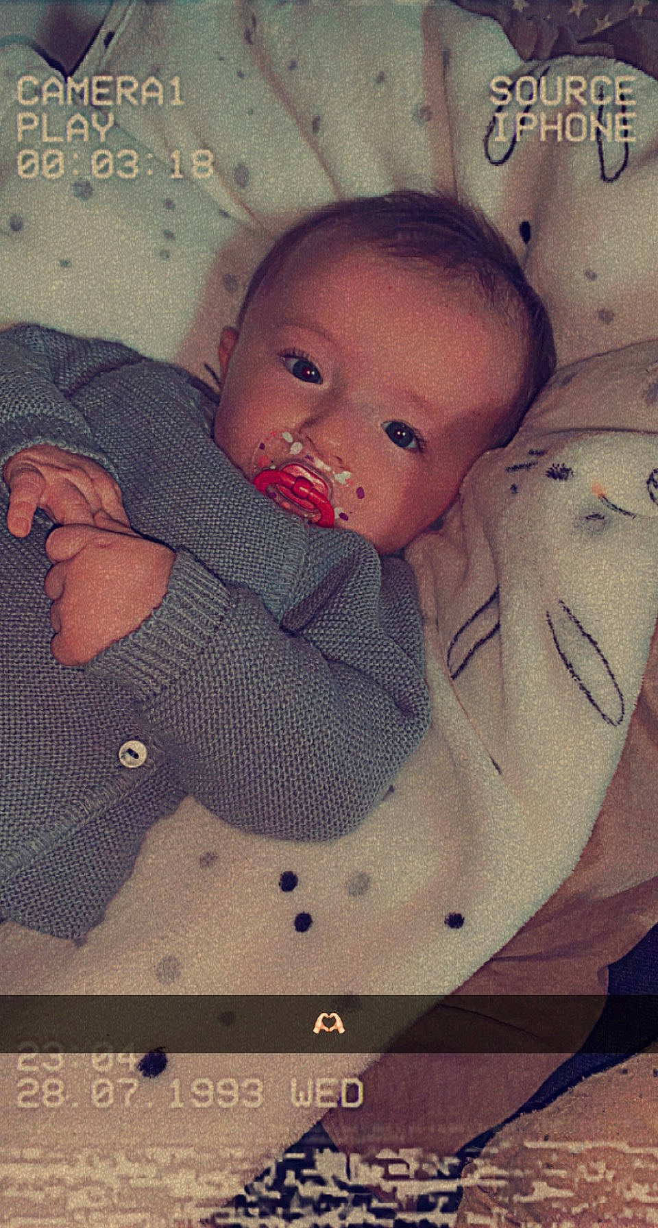 Maëlyne participe au concours pour gagner de l'argent avec cette photo : baby, baby_products, baby_sleeping, baby_toddler_clothing, cheek, chin, comfort, eyebrow, hairstyle, happy, iris, linens, lip, mouth, nose, pattern, person, pink, skin, textile