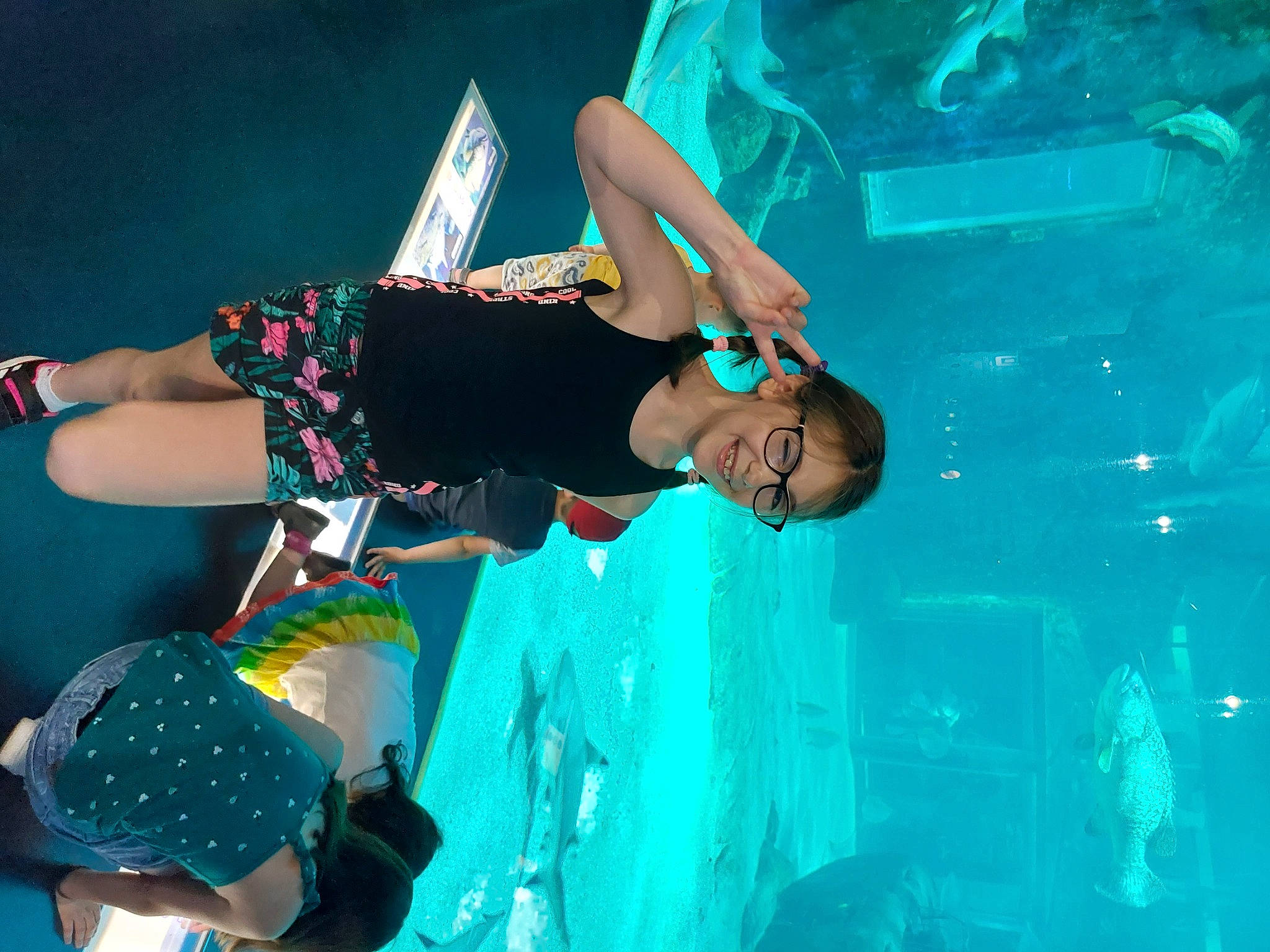 Elena participe au concours pour gagner de l'argent avec cette photo : azure, dancer, electric_blue, entertainment, event, fashion_design, flash_photography, fun, happy, human_leg, joy, leisure, music_artist, performance, performance_art, performing_arts, person, pop_music, recreation, thigh