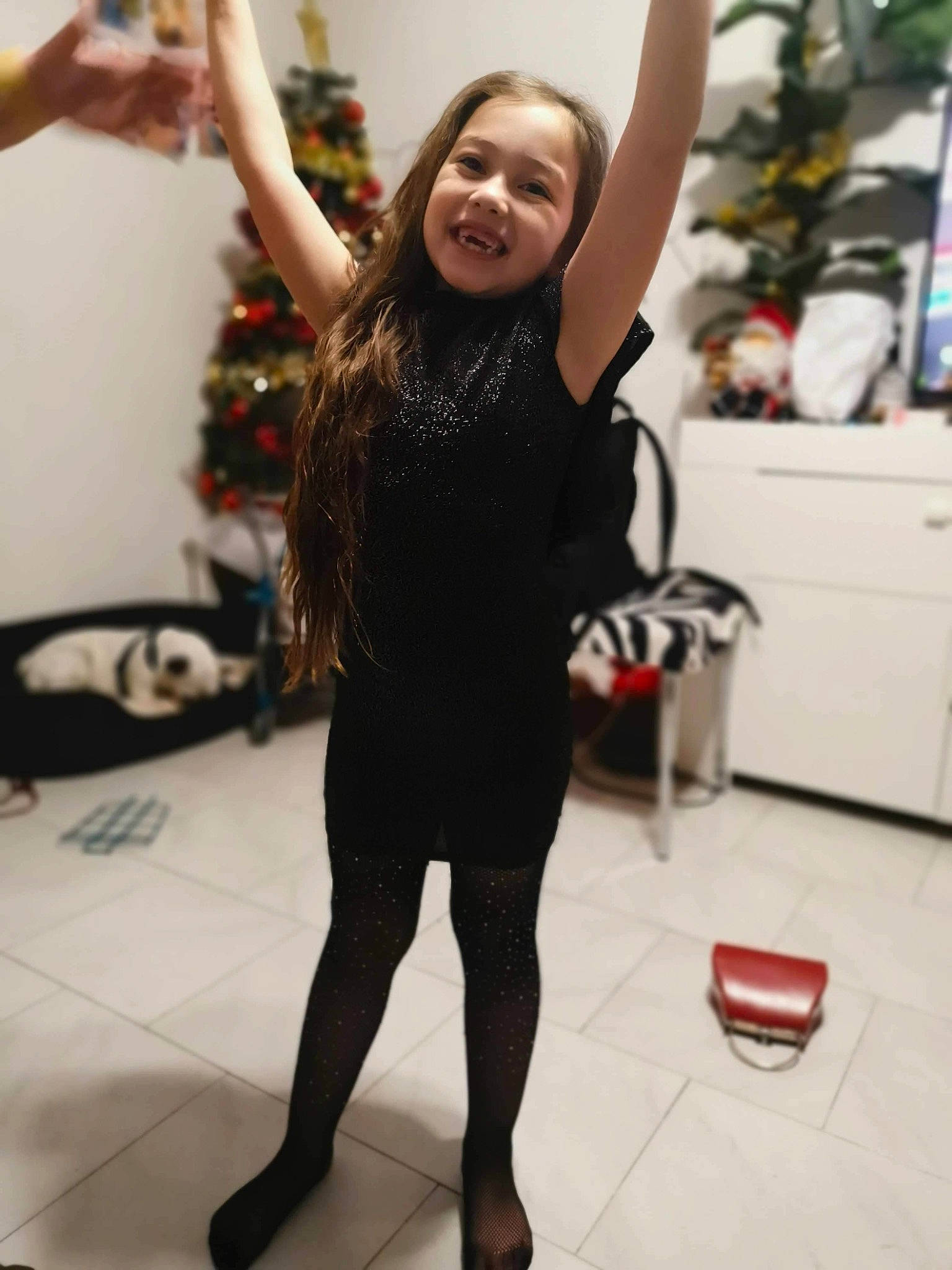 Leelou a rejoint le concours — aidez-le/la à gagner de superbes lots ! blond, dance, event, fashion, fashion_design, flooring, fun, happy, human_leg, joint, joy, knee, long_hair, person, shoulder, sleeve, smile, sportswear, stocking, thigh