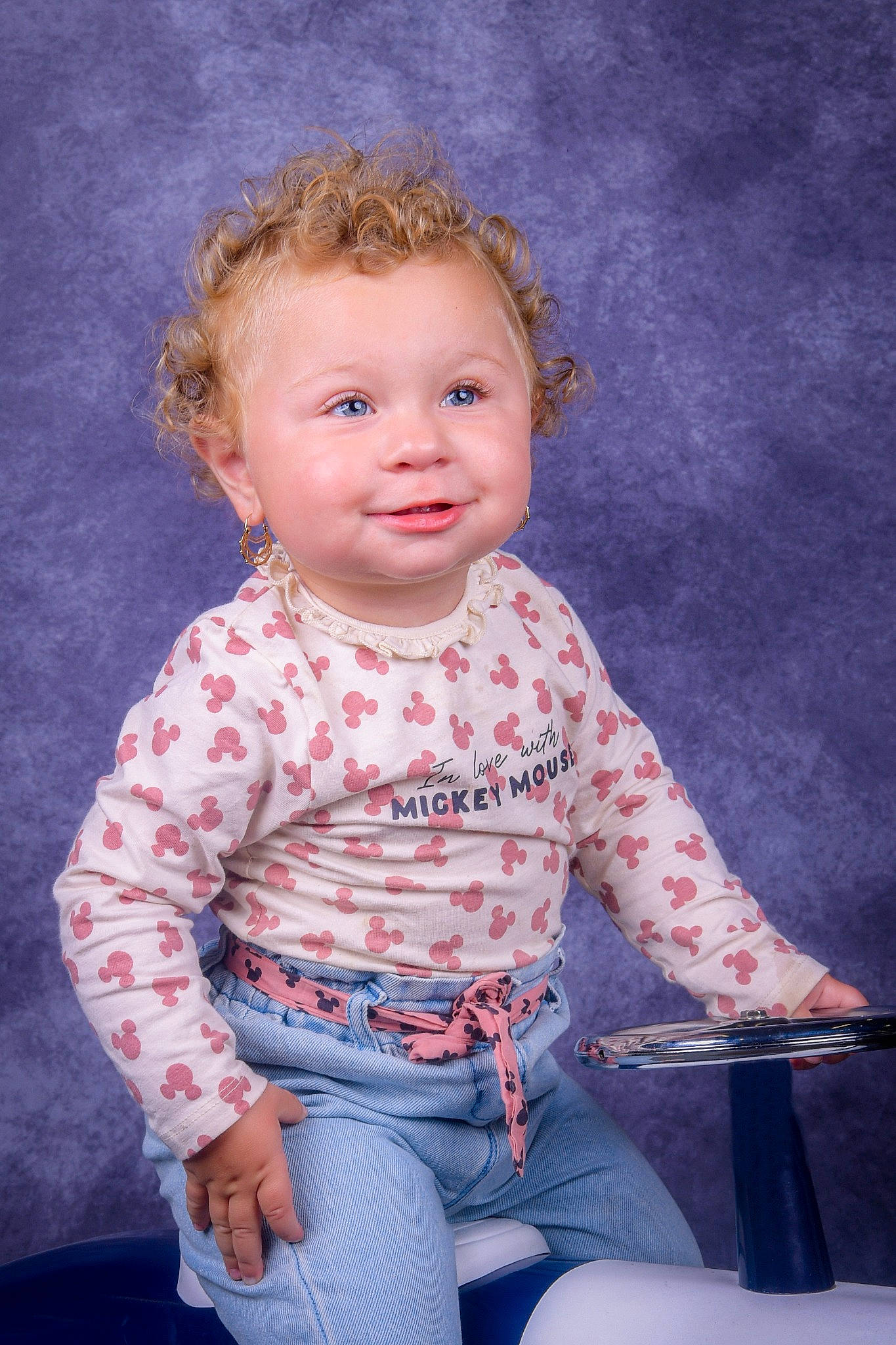 Kaïssy participe au concours pour gagner de l'argent avec cette photo : baby_toddler_clothing, cheek, chin, eye, face, flash_photography, hair, happy, head, human_body, iris, joy, lip, organ, person, pink, purple, skin, sleeve, smile