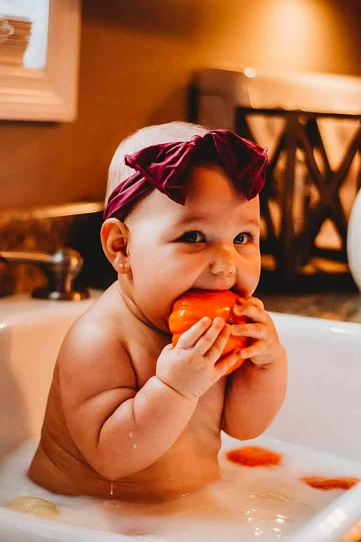 Hannah is registered to the contest to win money with this photo: bathing, child, finger, food, food_craving, fun, gesture, hand, happy, lip, mouth, nail, nose, orange, person, plumbing_fixture, skin, smile, tableware, thumb