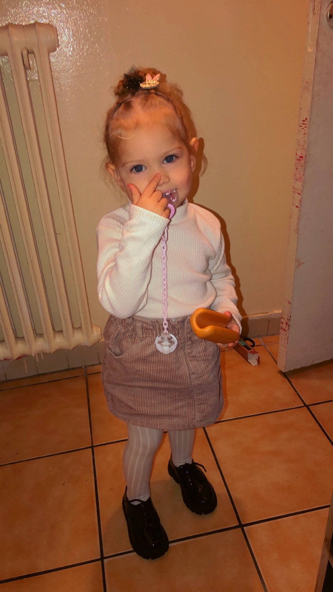 Feryah a rejoint le concours — aidez-le/la à gagner de superbes lots ! baby, baby_toddler_clothing, cheek, child, dress, eye, floor, flooring, fun, hair, hand, hardwood, head, human_body, human_leg, leg, person, skin, sleeve, toddler