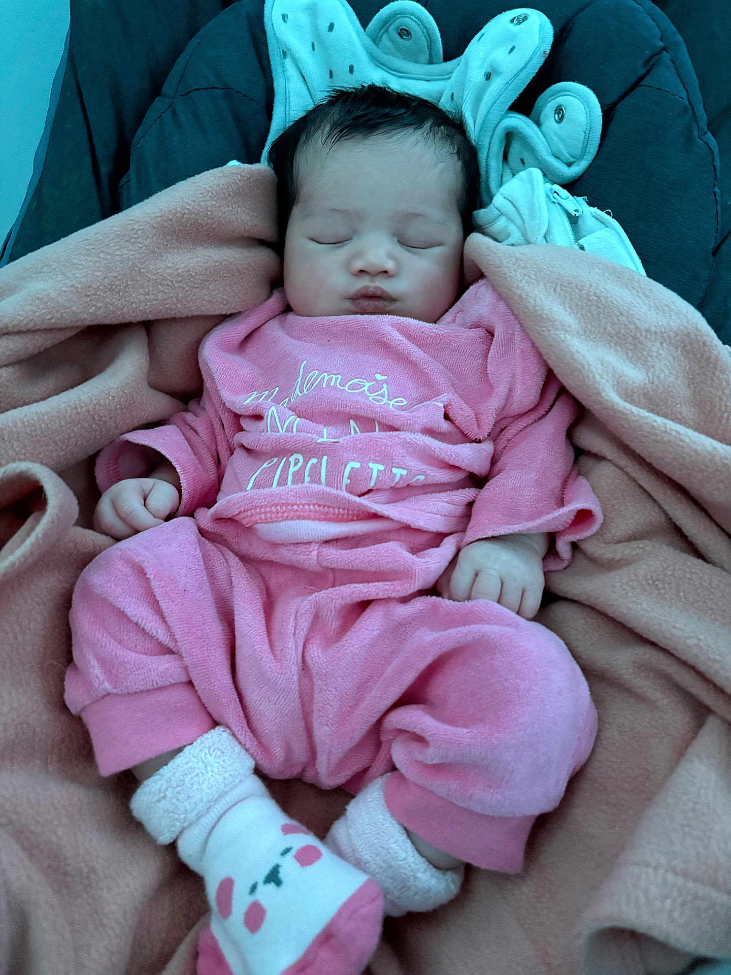 Diana participe au concours pour gagner de l'argent avec cette photo : baby, sleeping, pink_clothing, blanket, socks, infant, cozy, cute, soft, child, resting, indoors, portrait, newborn, warm, comfort, peaceful, hands, feet, head