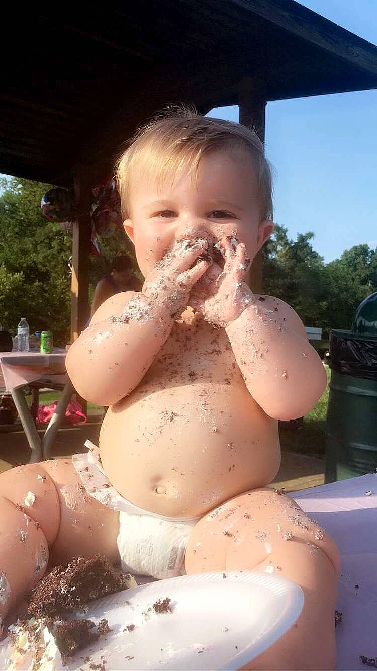 Michael is registered to the contest to win money with this photo: abdomen, child, person, toddler, trunk