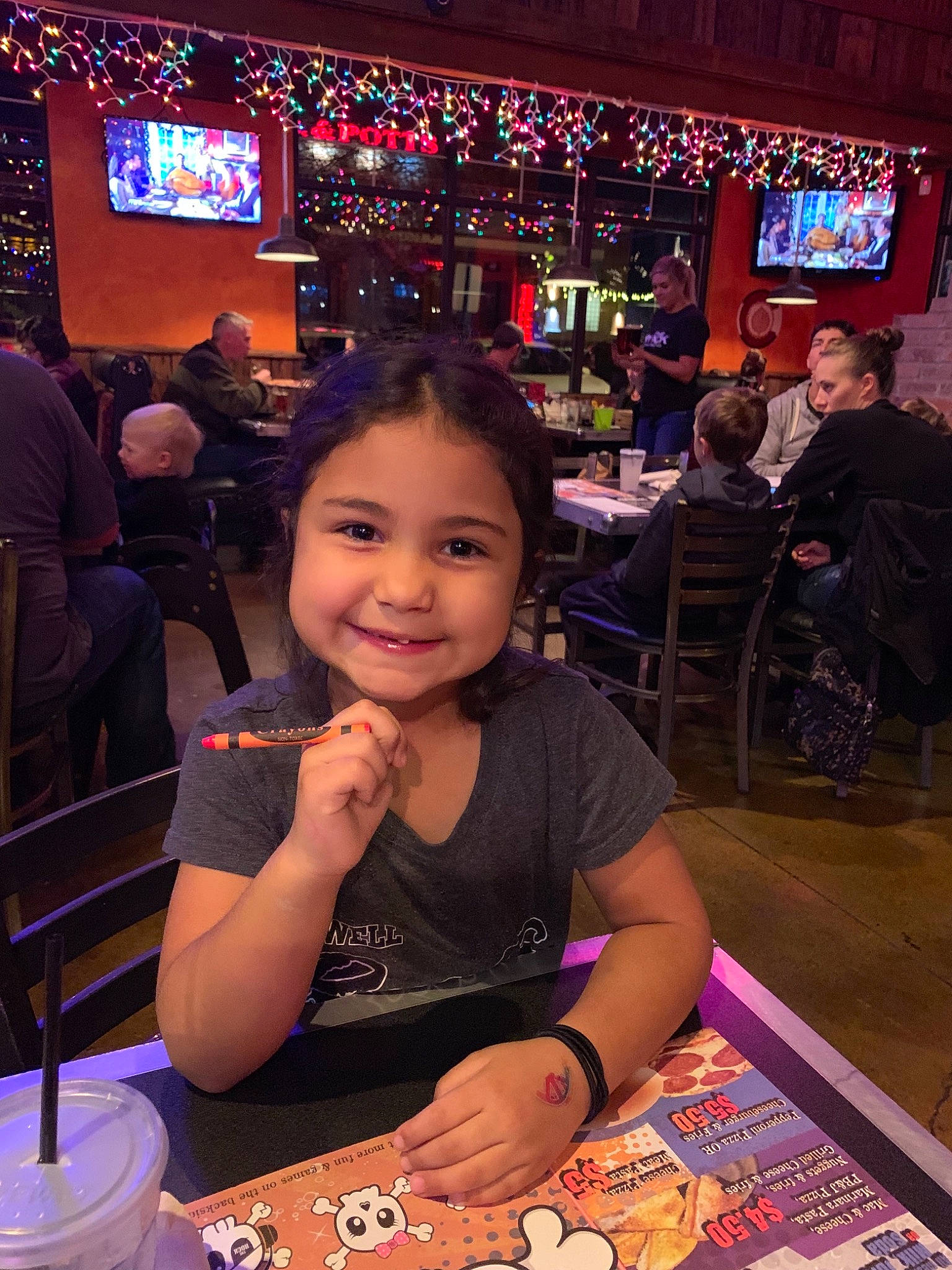 Ariyana is registered to the contest to win money with this photo: casino, fun, gambling, games, indoor_games_and_sports, joy, person, poker, recreation